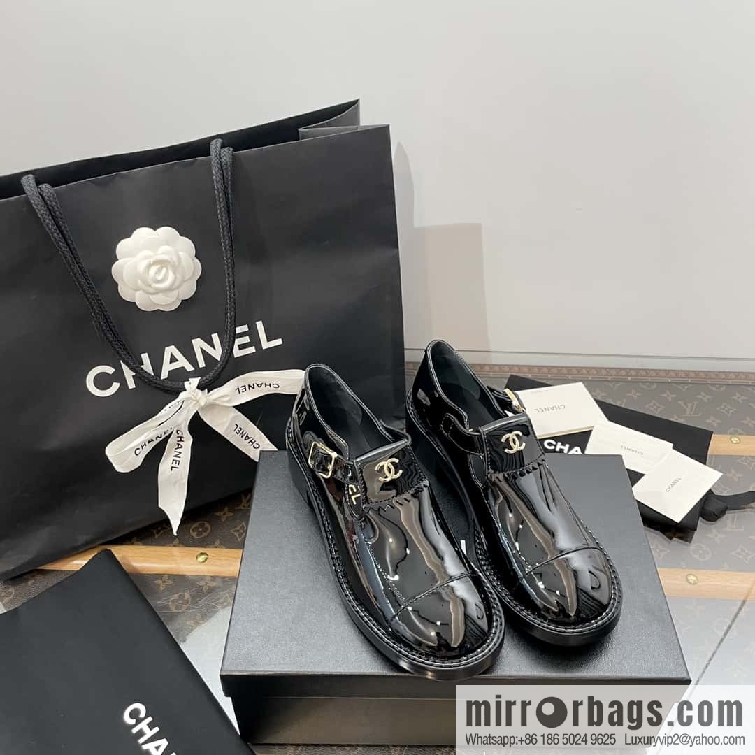 CHANEL Xiaoxiang patent leather glossy Mary Jane platform loafers