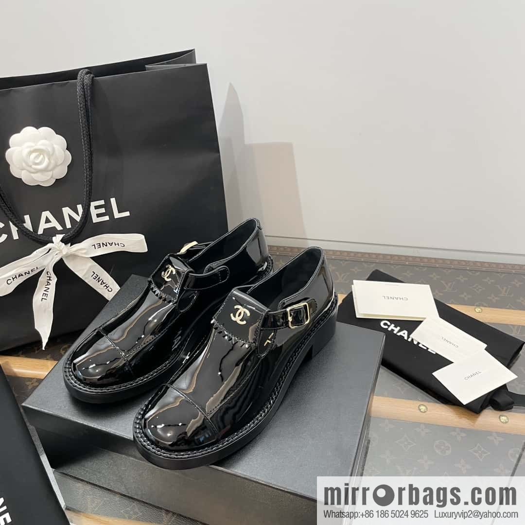 CHANEL Xiaoxiang patent leather glossy Mary Jane platform loafers
