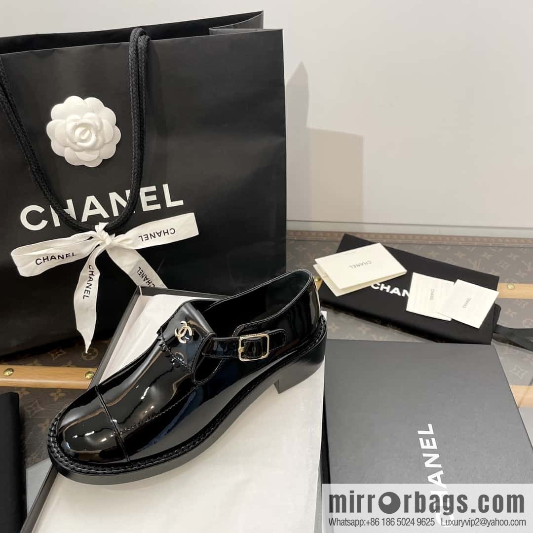 CHANEL Xiaoxiang patent leather glossy Mary Jane platform loafers