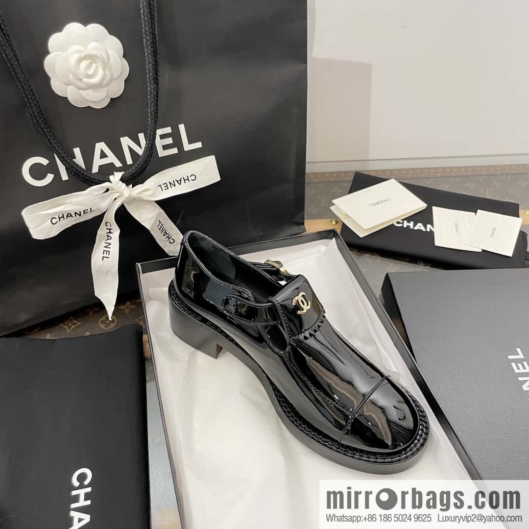 CHANEL Xiaoxiang patent leather glossy Mary Jane platform loafers