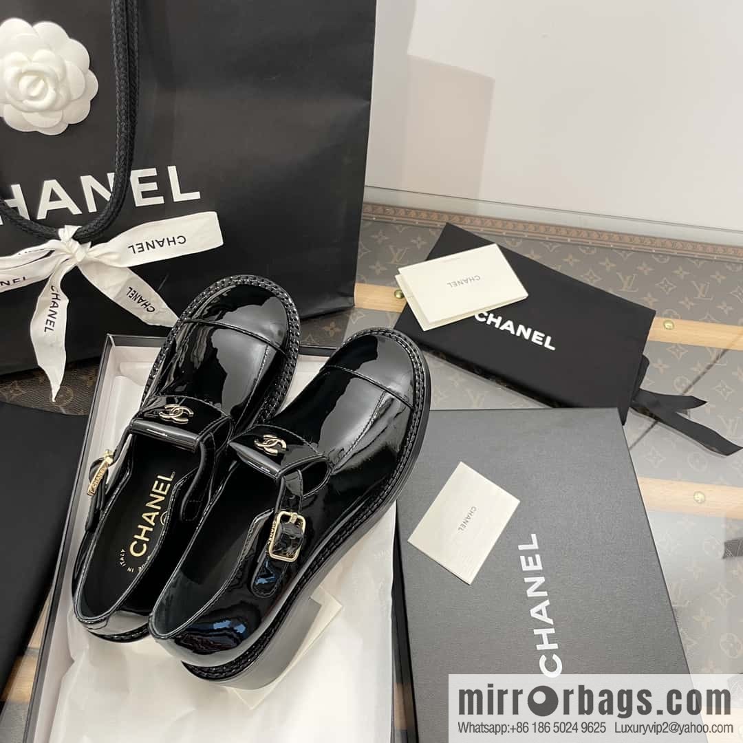 CHANEL Xiaoxiang patent leather glossy Mary Jane platform loafers
