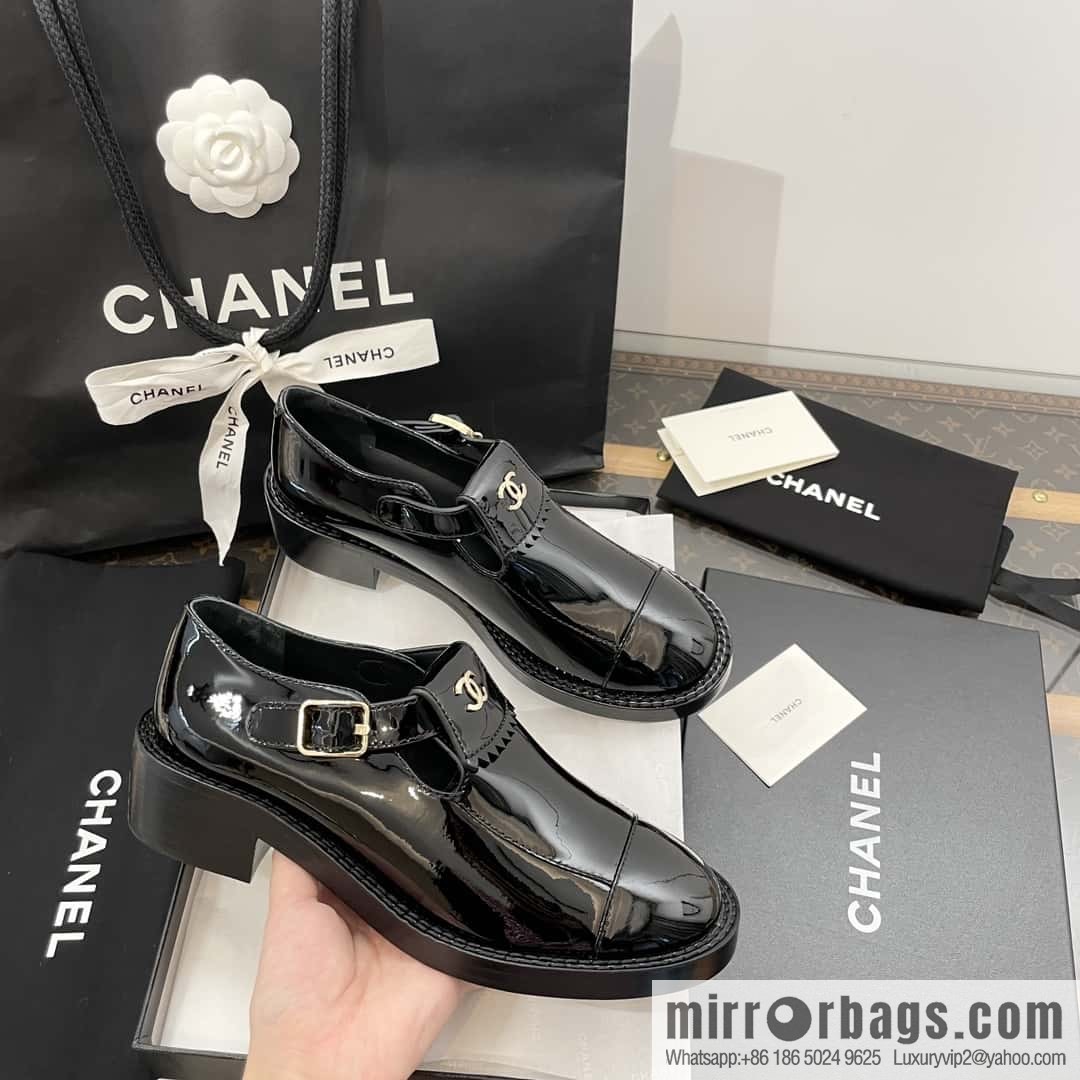 CHANEL Xiaoxiang patent leather glossy Mary Jane platform loafers