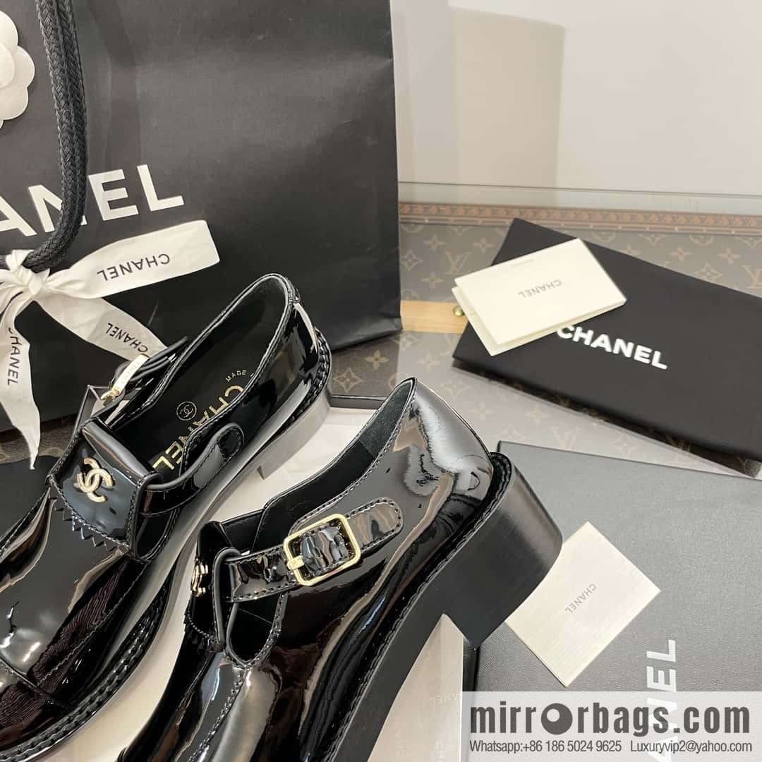 CHANEL Xiaoxiang patent leather glossy Mary Jane platform loafers