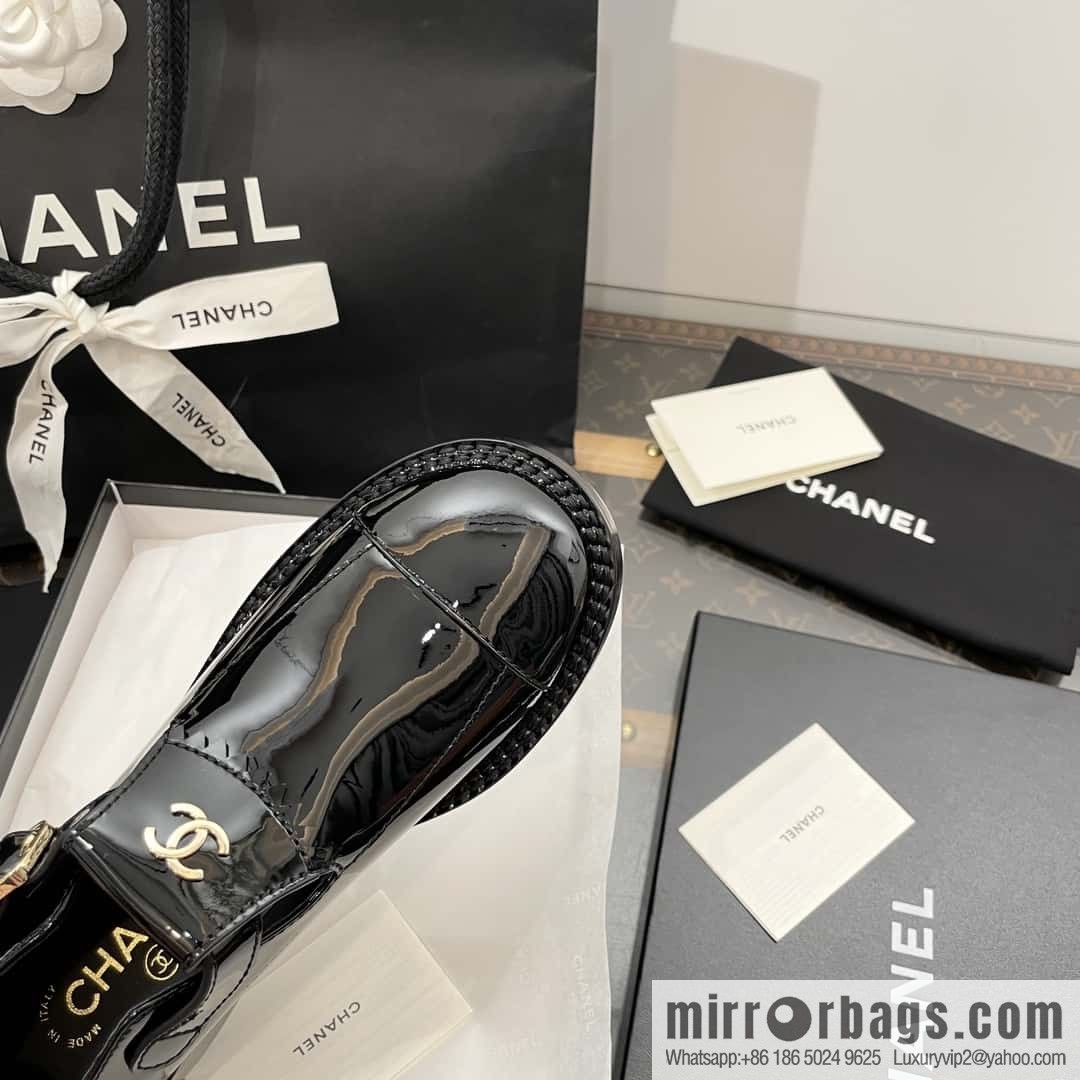 CHANEL Xiaoxiang patent leather glossy Mary Jane platform loafers