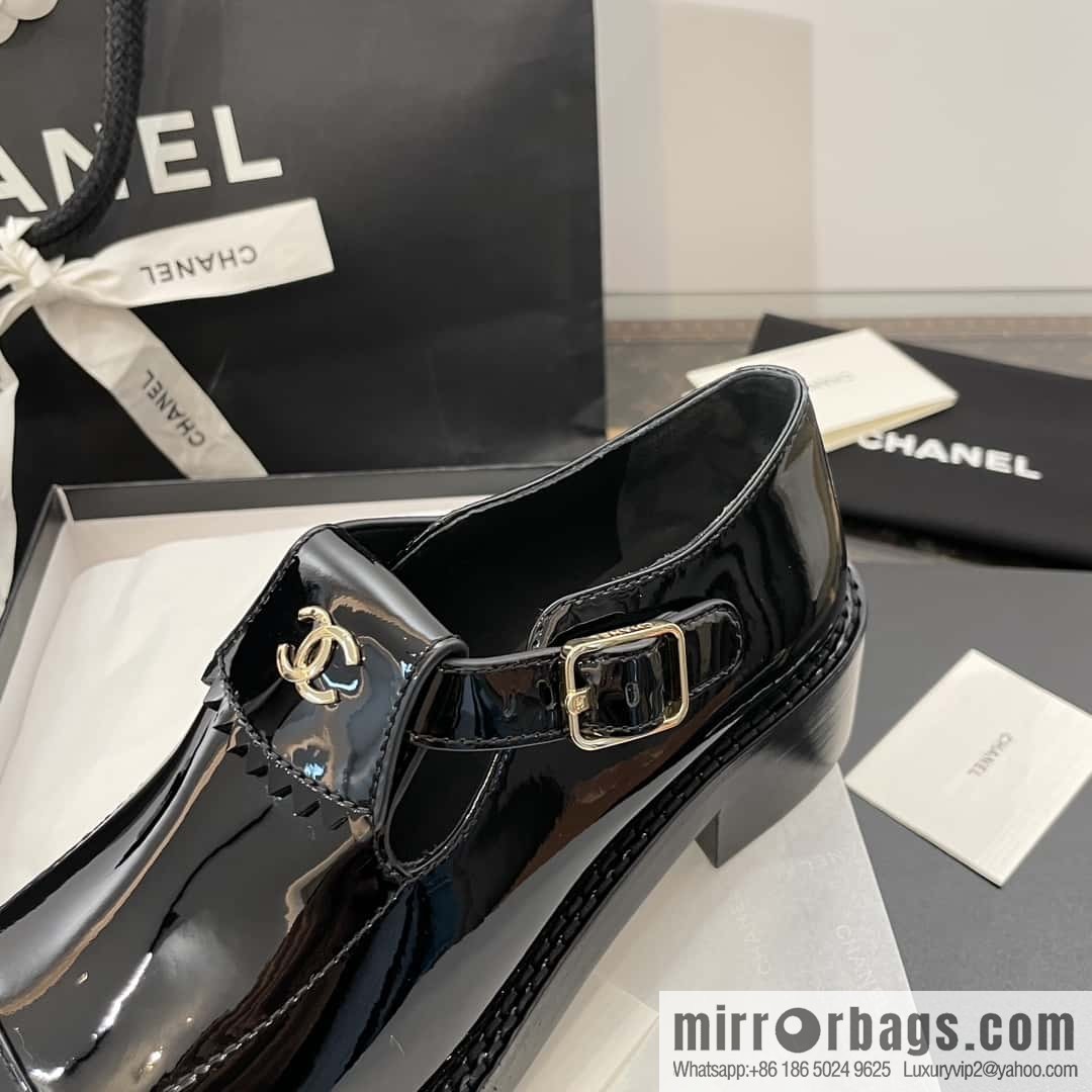 CHANEL Xiaoxiang patent leather glossy Mary Jane platform loafers