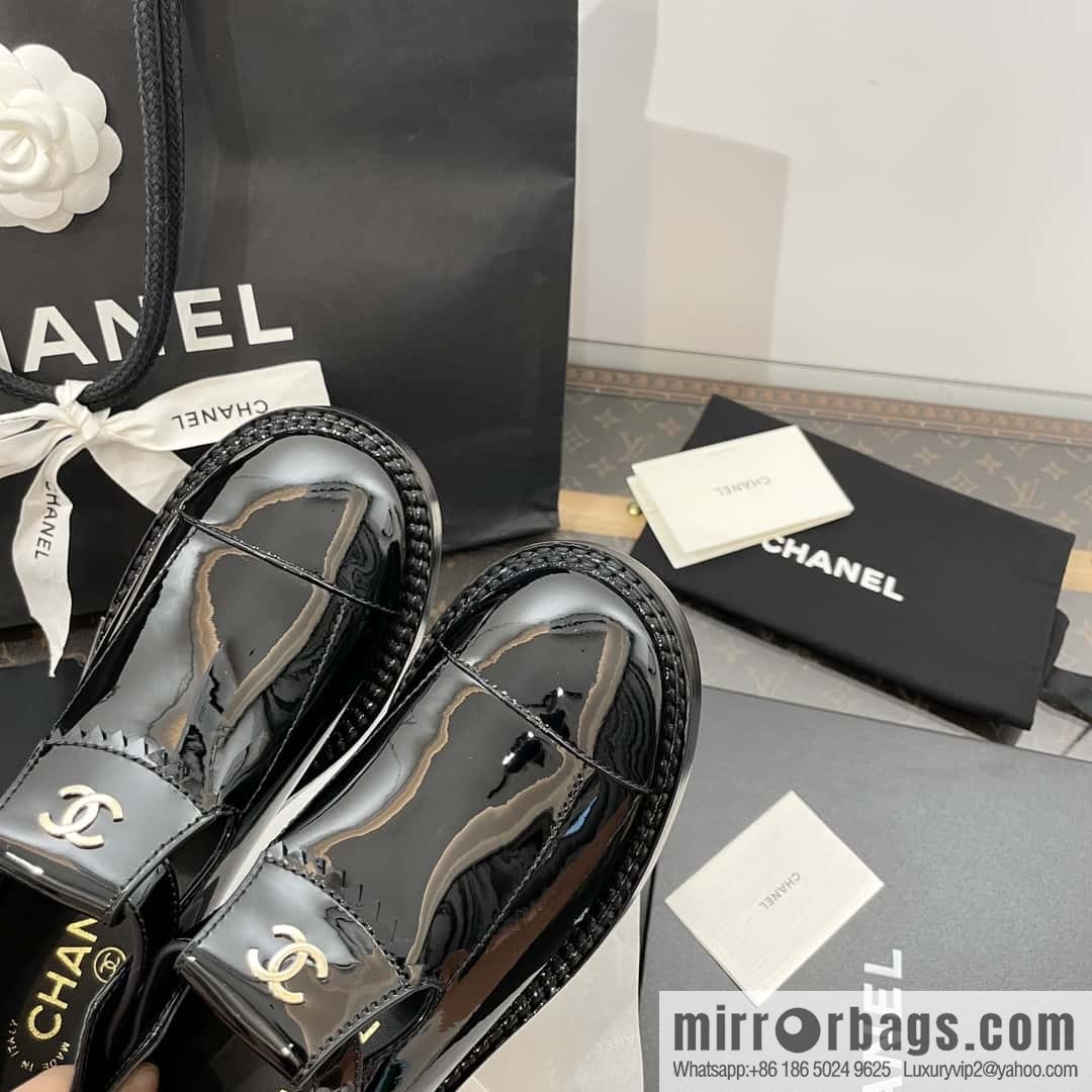CHANEL Xiaoxiang patent leather glossy Mary Jane platform loafers