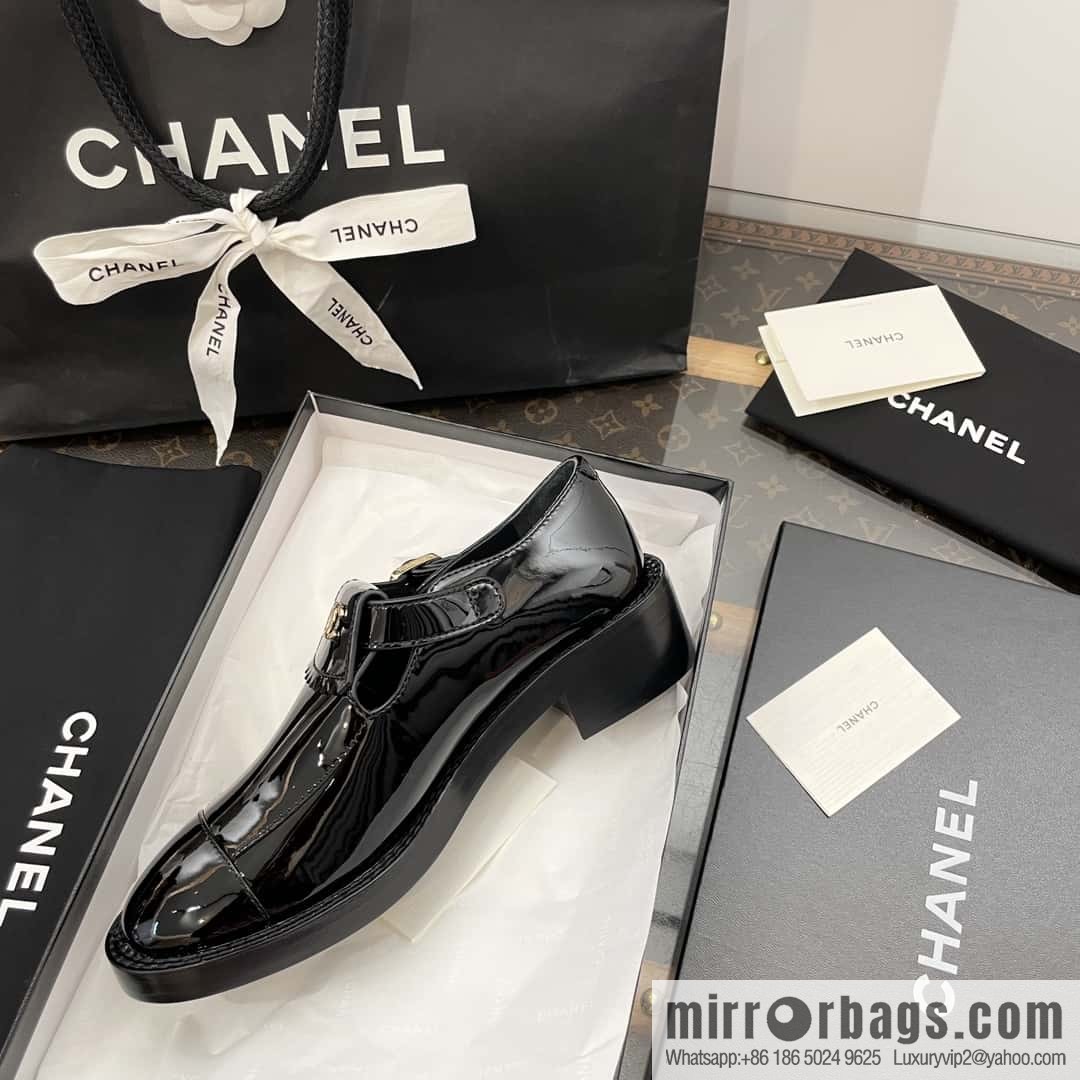 CHANEL Xiaoxiang patent leather glossy Mary Jane platform loafers
