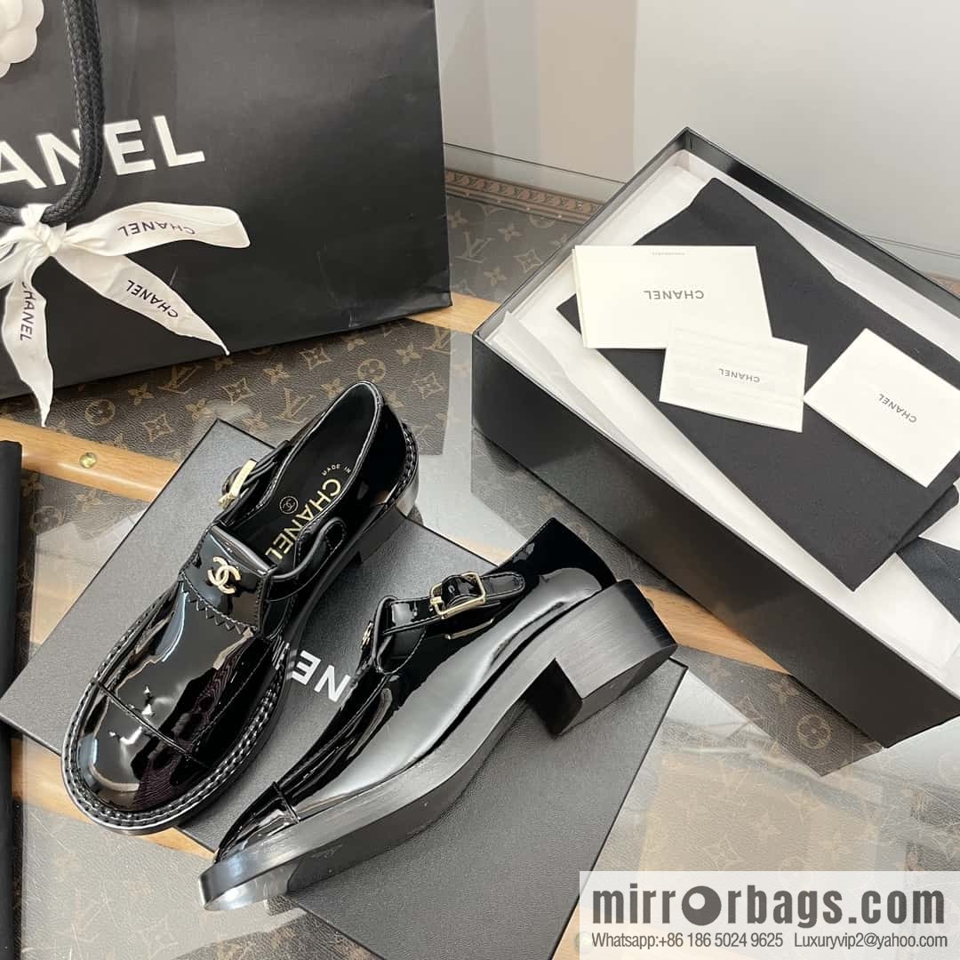 CHANEL Xiaoxiang patent leather glossy Mary Jane platform loafers