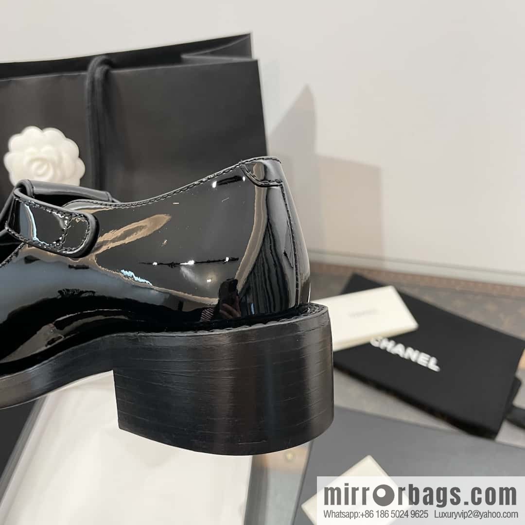 CHANEL Xiaoxiang patent leather glossy Mary Jane platform loafers
