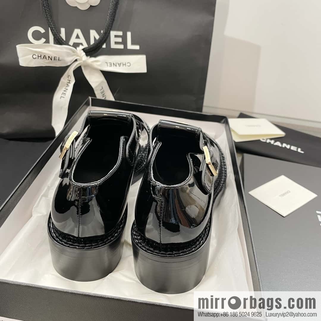 CHANEL Xiaoxiang patent leather glossy Mary Jane platform loafers