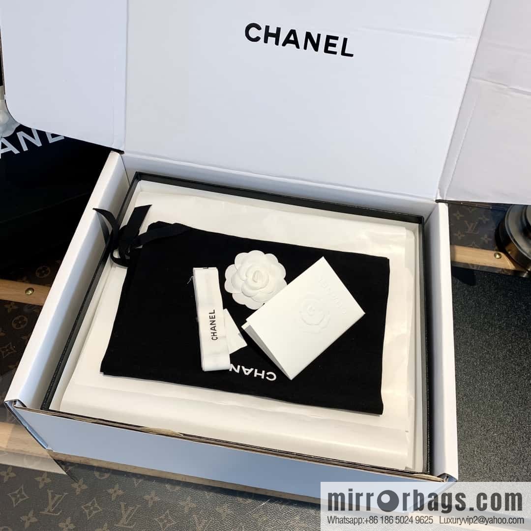 CHANEL Xiaoxiang patent leather glossy Mary Jane platform loafers