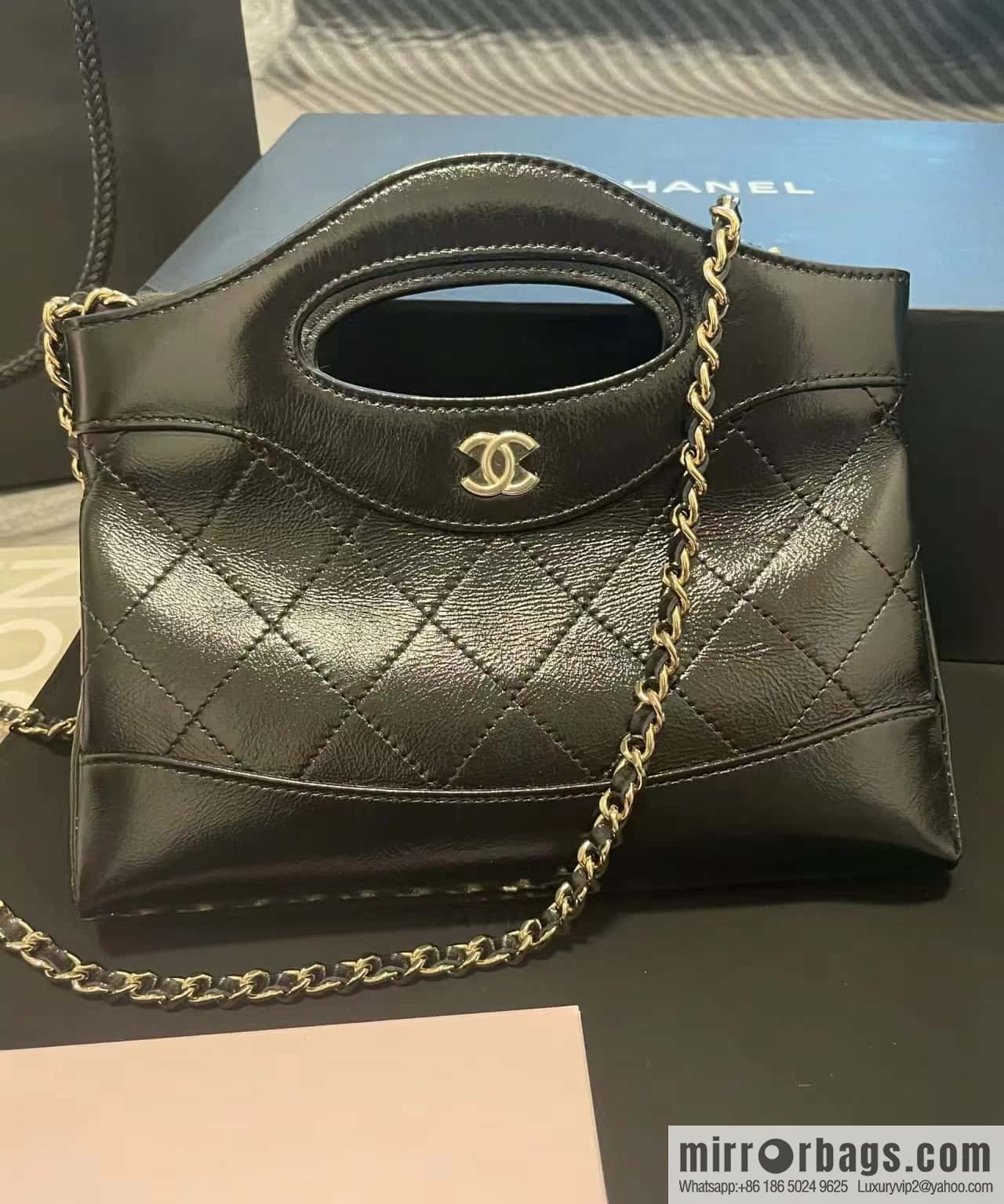 CHANEL 24C Early Spring Holiday Series 31bag nano AS3656