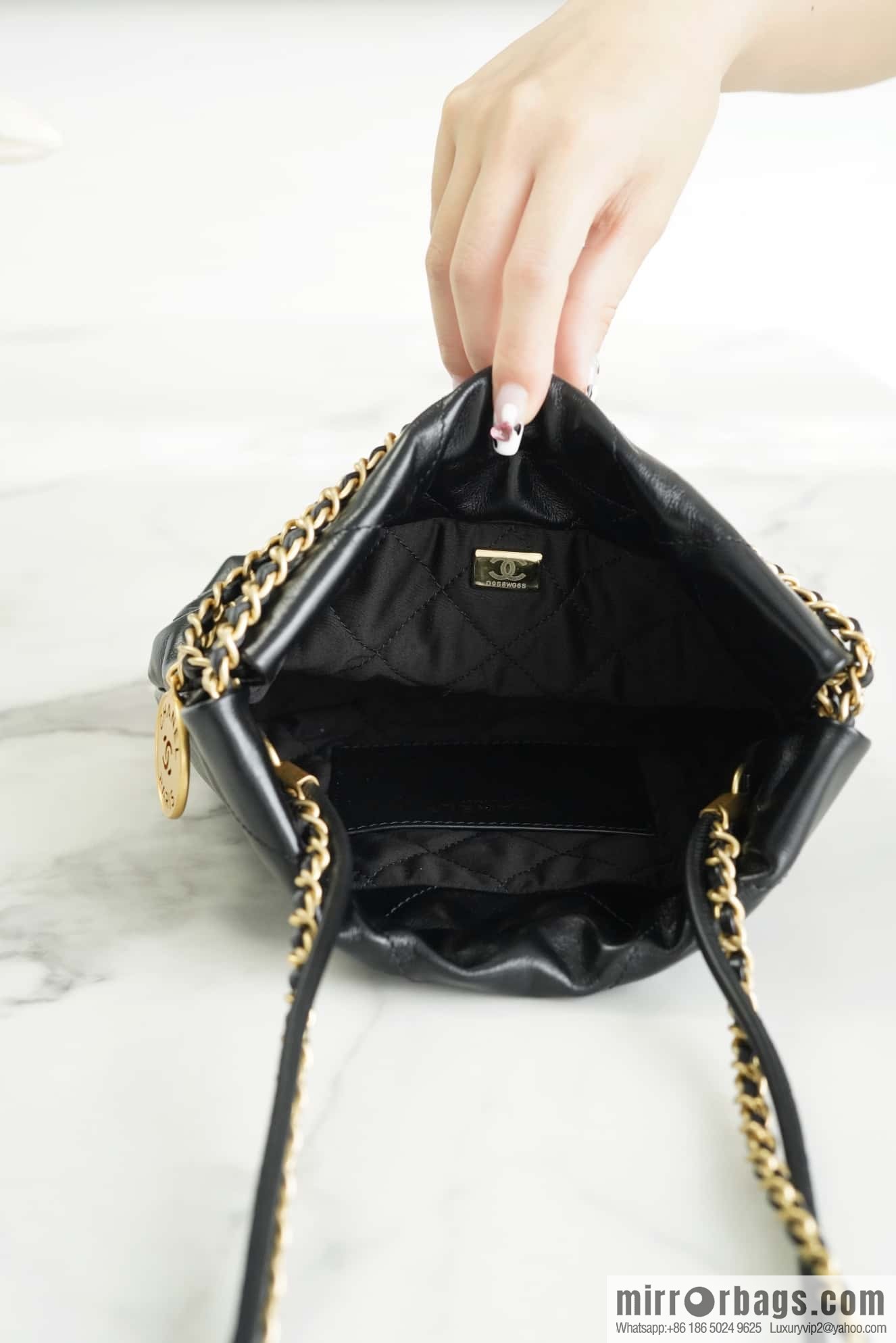 CHANEL 23s spring and summer new 22Mini bag original leather AS3980 black/gold buckle