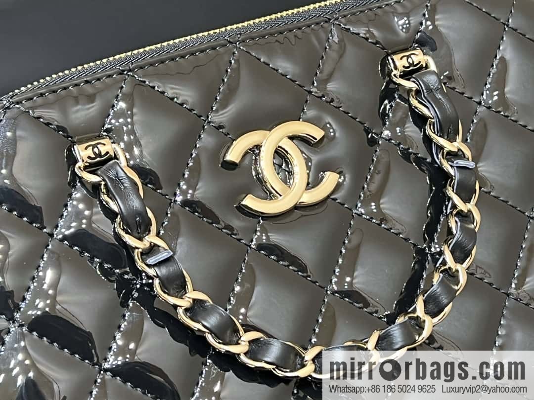CHANEL 23S spring and summer series patent leather shell bag AS3969
