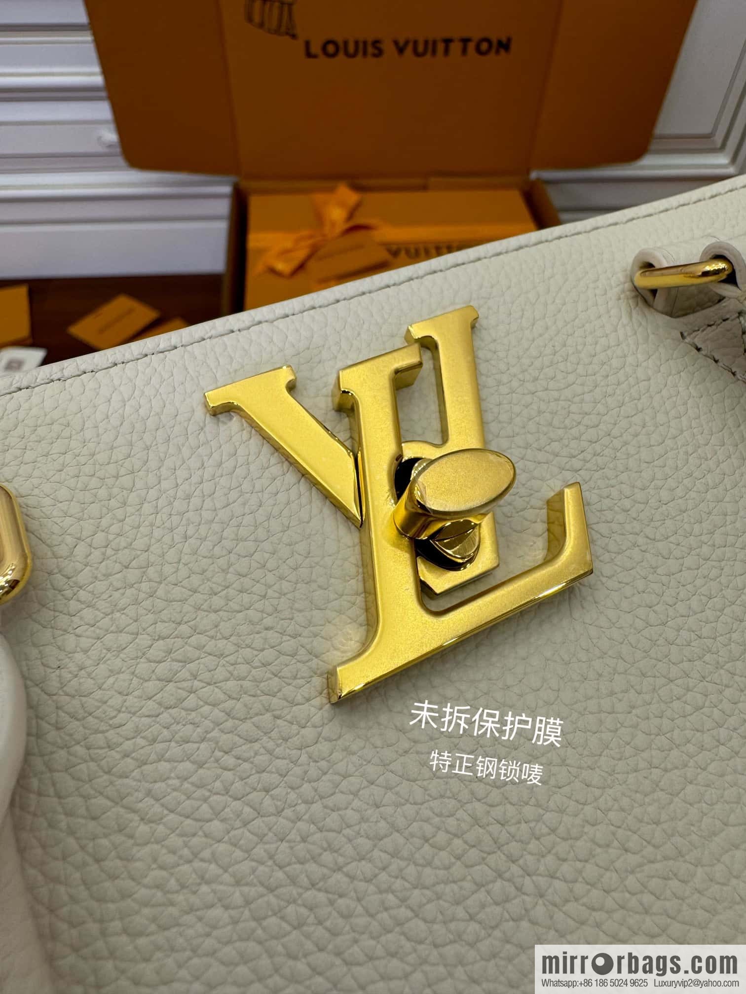 LV M23637 Lock & Go