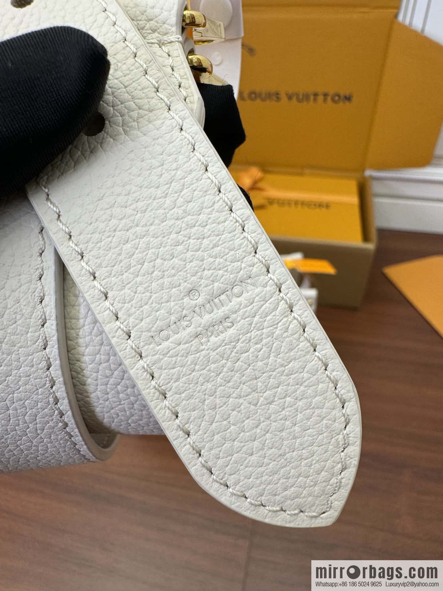 LV M23637 Lock & Go