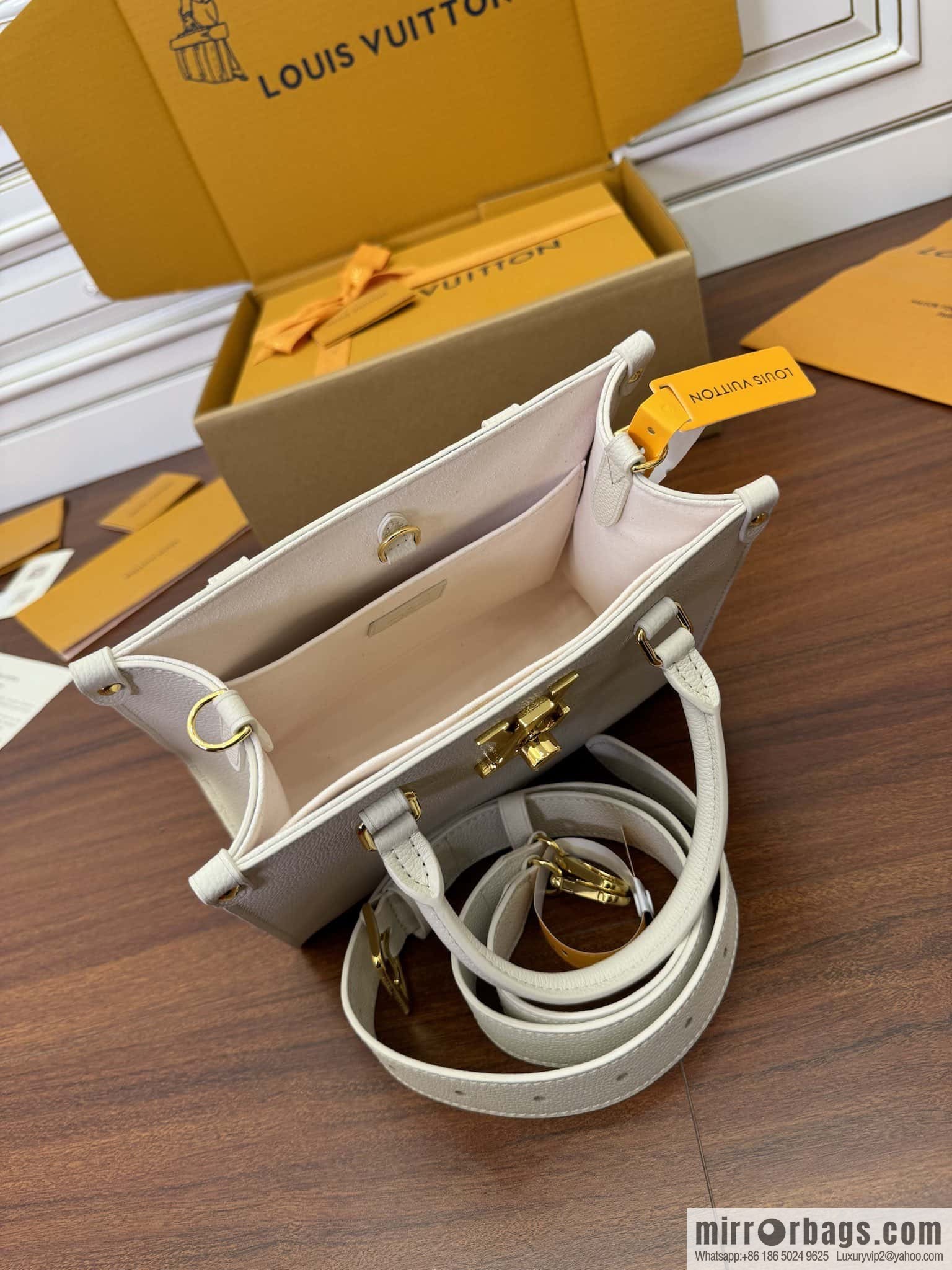 LV M23637 Lock & Go