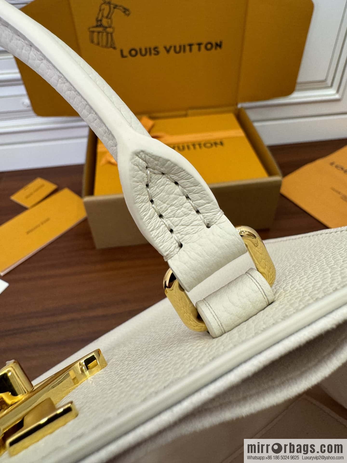 LV M23637 Lock & Go