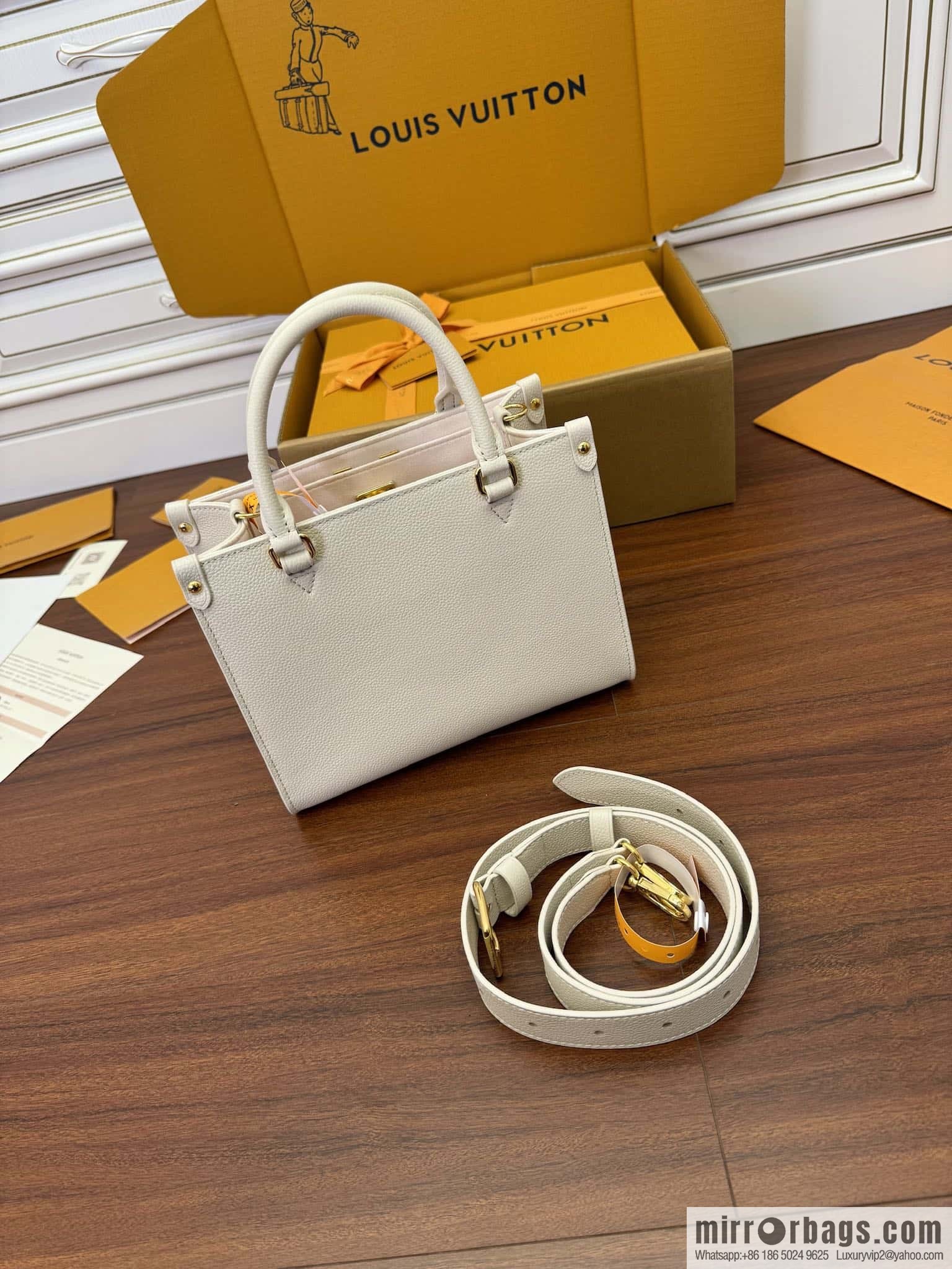 LV M23637 Lock & Go