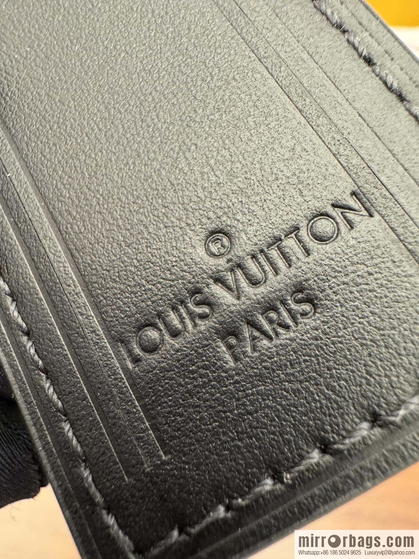 LV M82770 Nano Porte Documents Voyage