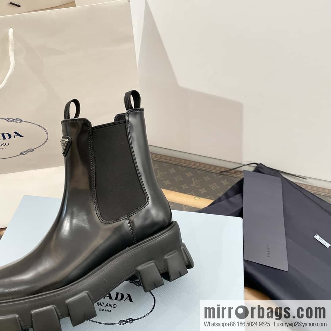 PRADA Triangle standard serrated wheel, muffin thick-bottomed cigarette tube short boots