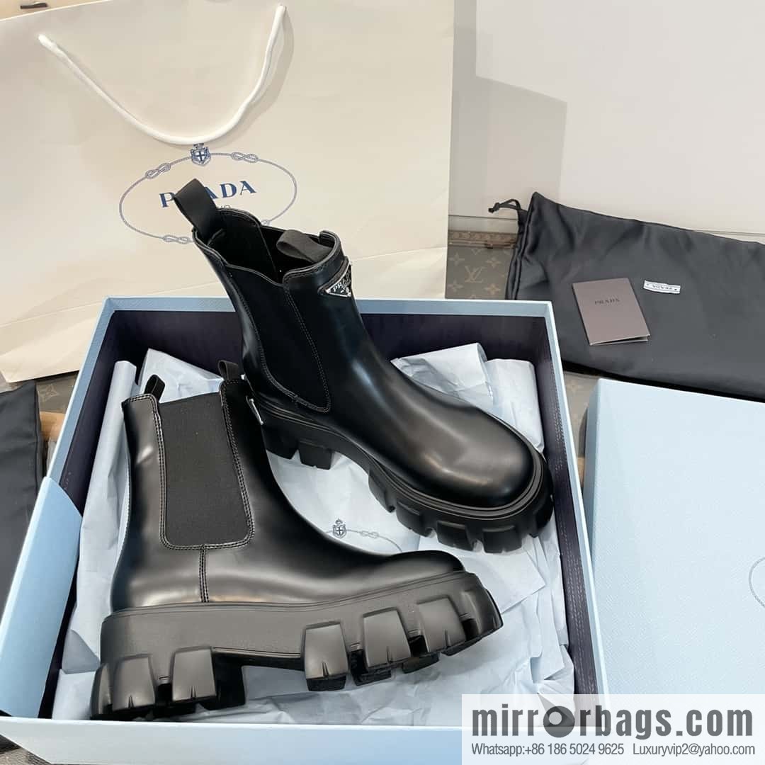 PRADA Triangle standard serrated wheel, muffin thick-bottomed cigarette tube short boots