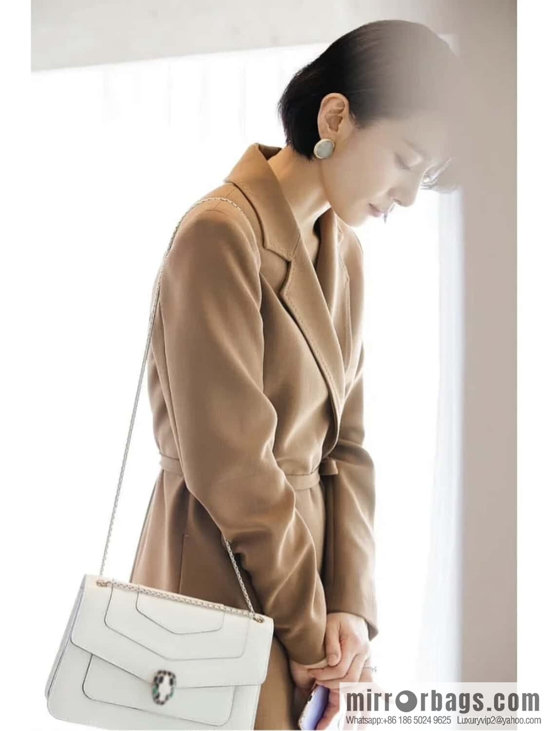 BVLGARI Bulgari crossbody bag 290323 agate white 25CM