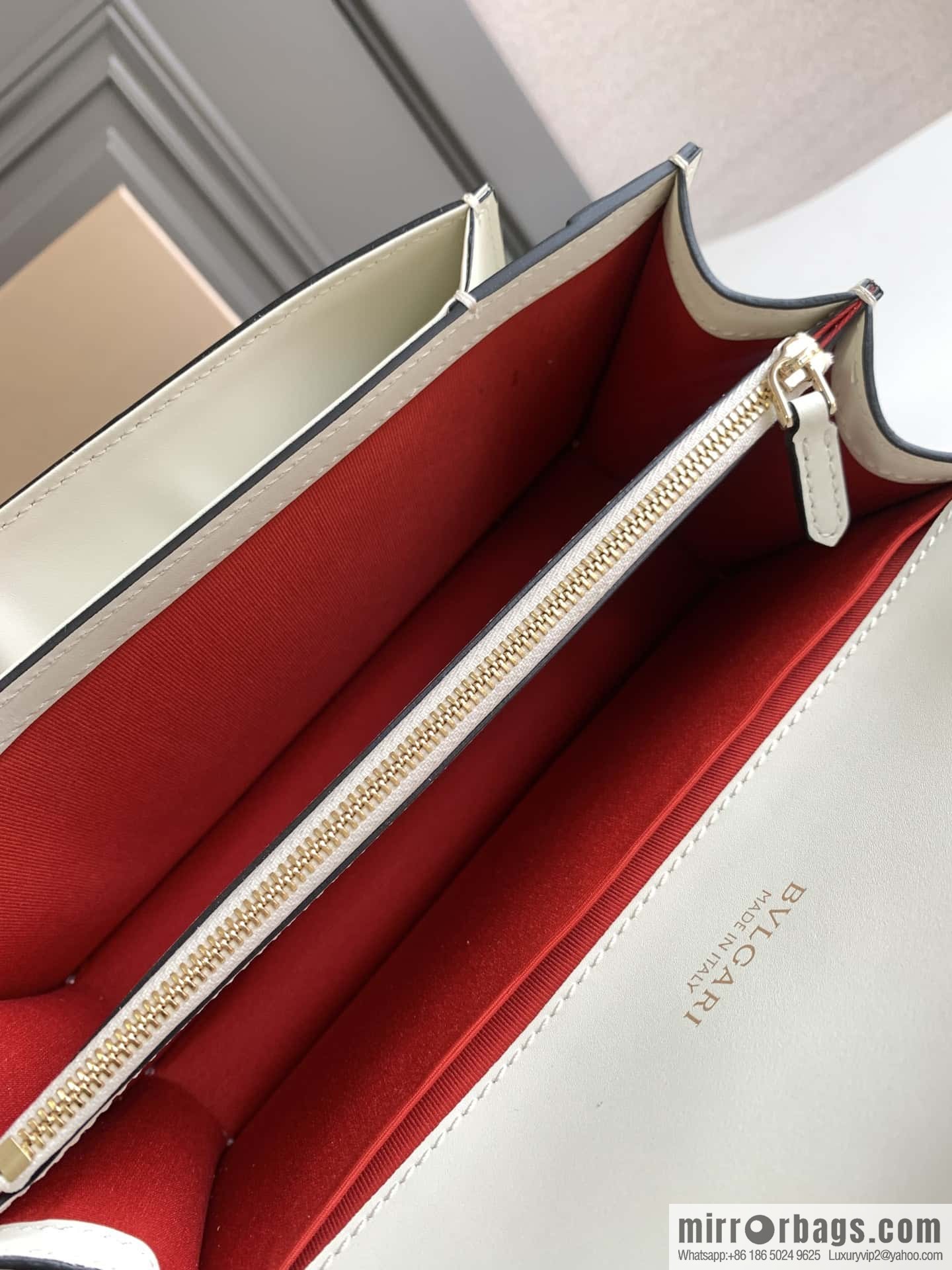 BVLGARI Bulgari crossbody bag 290323 agate white 25CM