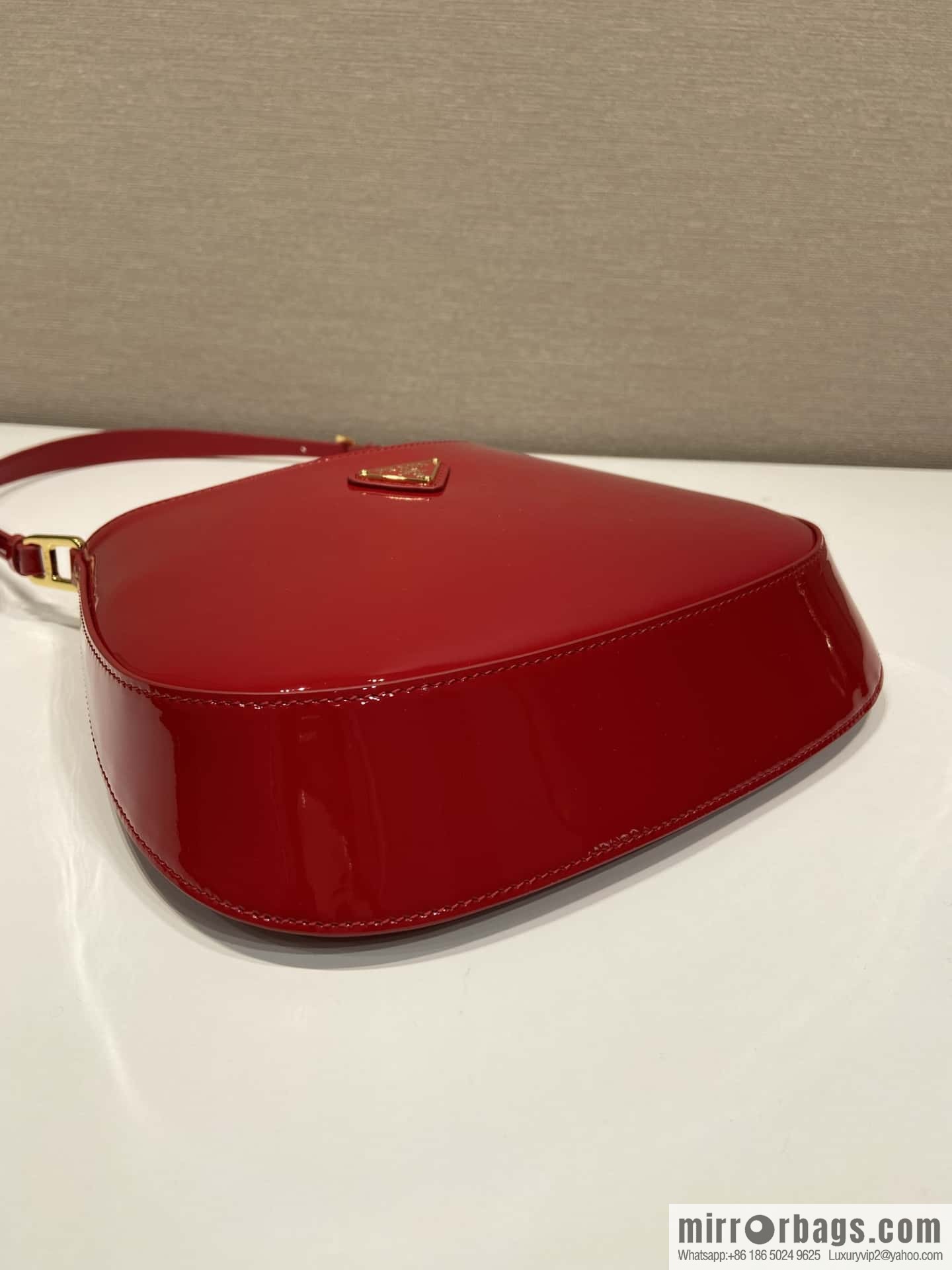 PRADA patent leather armpit bag ๐๐ 1BC169 big red