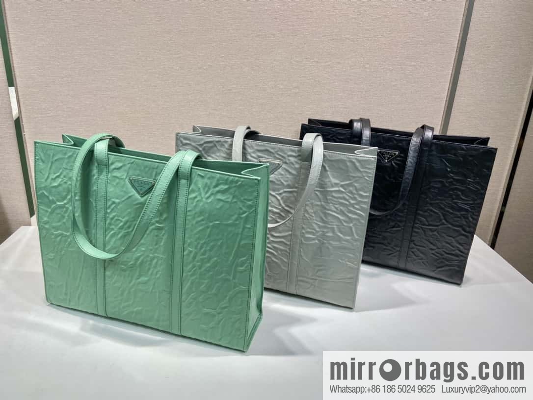 PRADA new tote bag ๐ 1BG460 green
