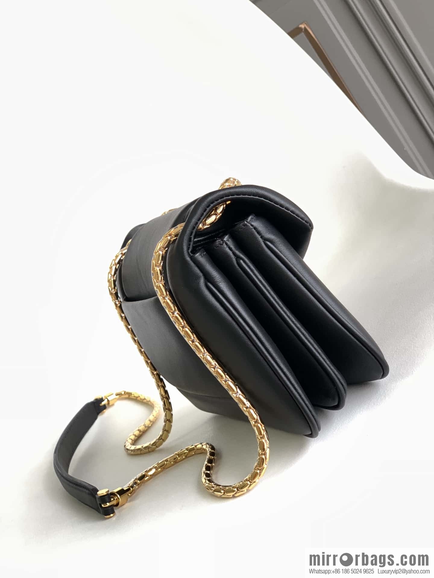 BVLGARI Bulgari SERPENTI REVERSE Small shoulder bag 292123 black 22CM