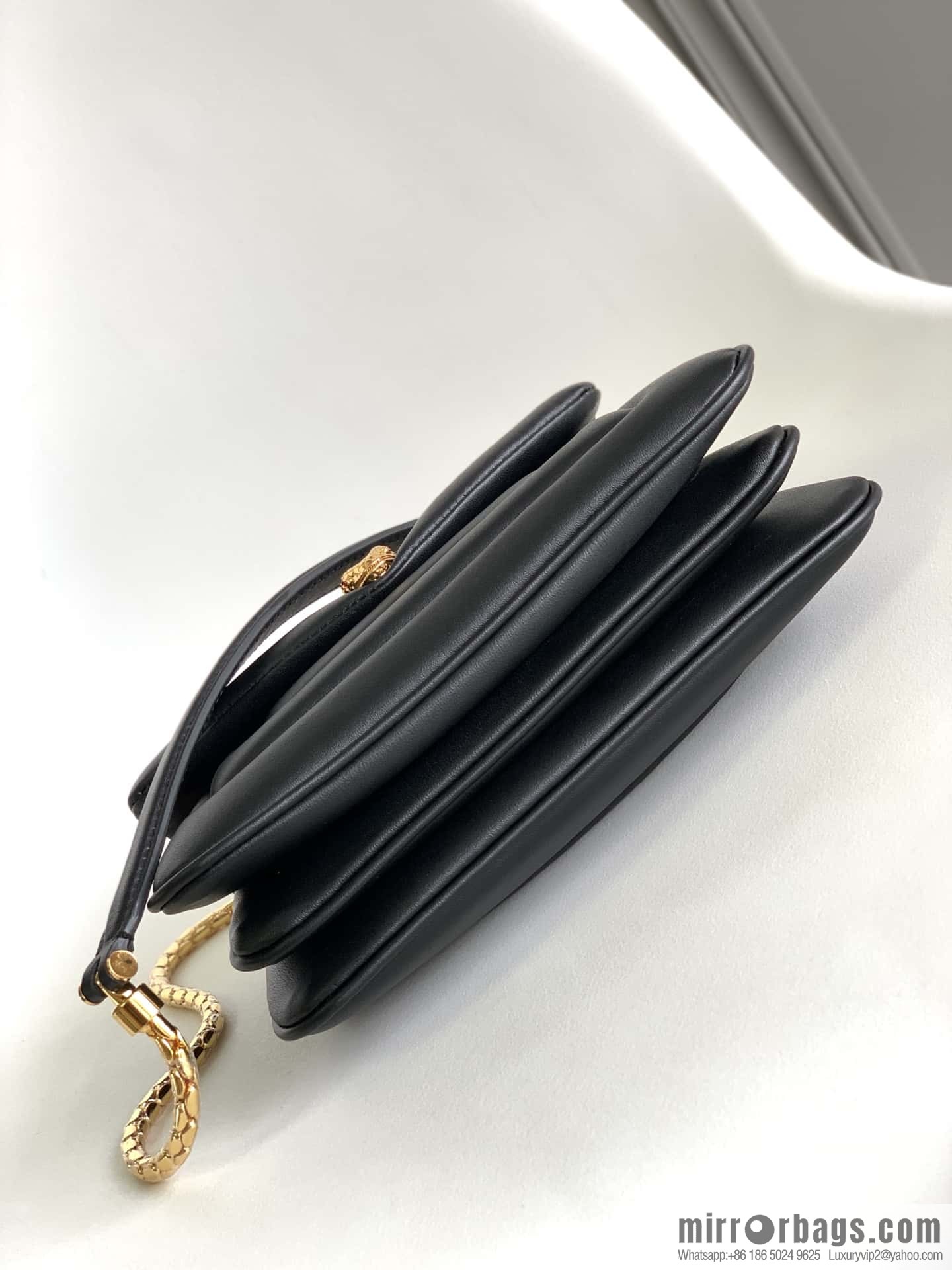 BVLGARI Bulgari SERPENTI REVERSE Small shoulder bag 292123 black 22CM