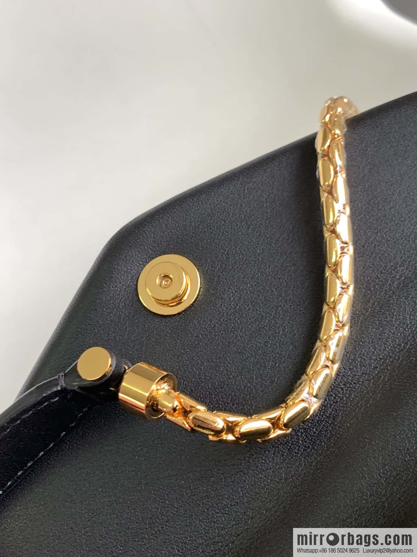 BVLGARI Bulgari SERPENTI REVERSE Small shoulder bag 292123 black 22CM