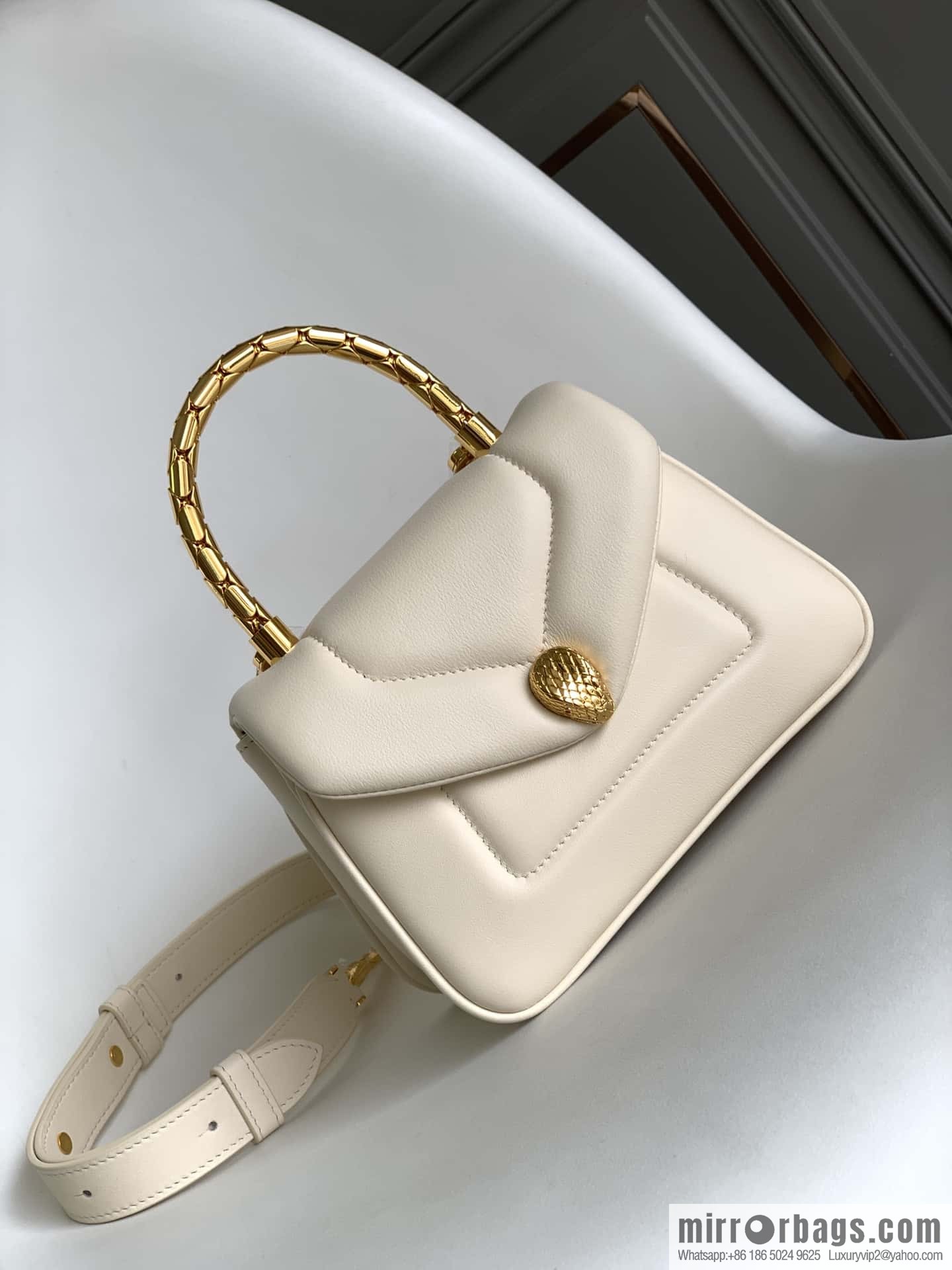 BVLGARI Bulgari SERPENTI REVERSE Small tote bag 292128 White 20CM