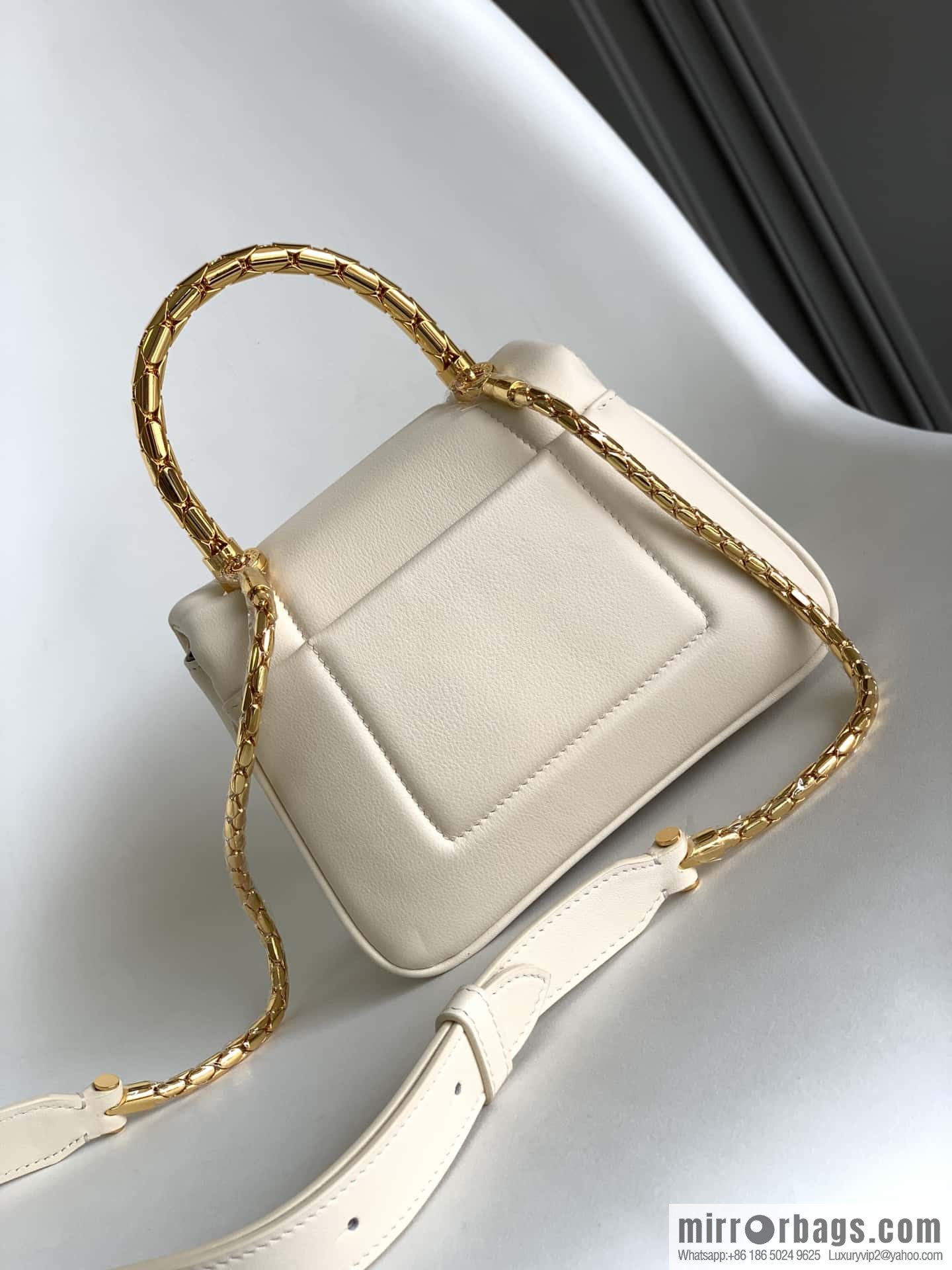 BVLGARI Bulgari SERPENTI REVERSE Small tote bag 292128 White 20CM