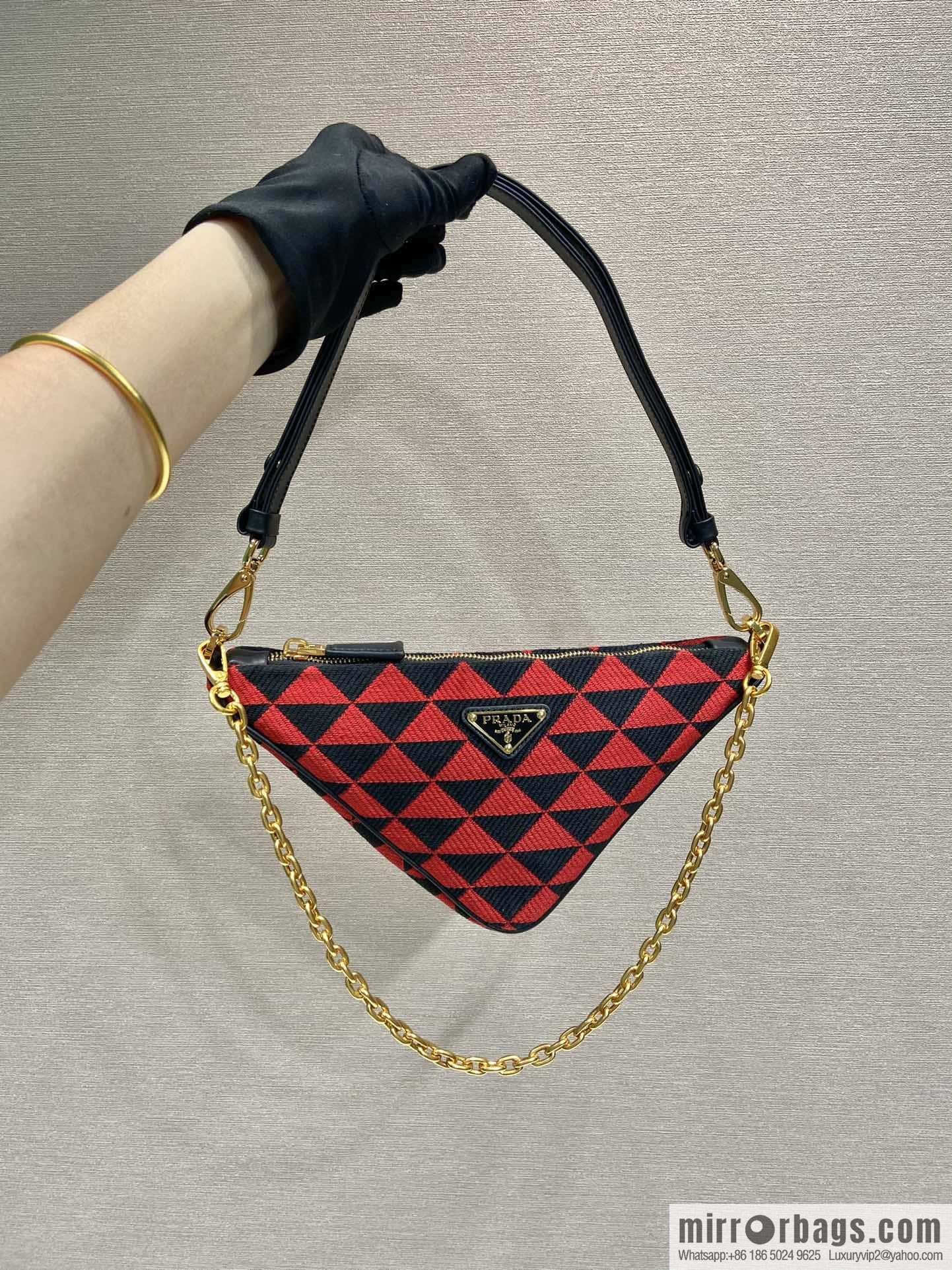 PRADA embroidery triangle bag 🎉 1BC543
