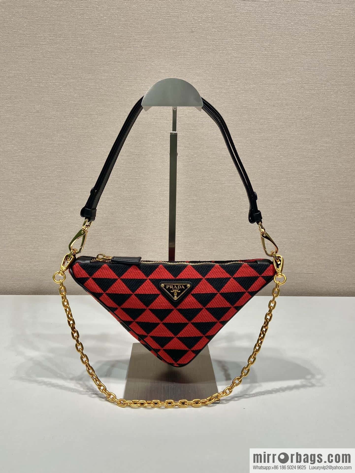 PRADA embroidery triangle bag 🎉 1BC543