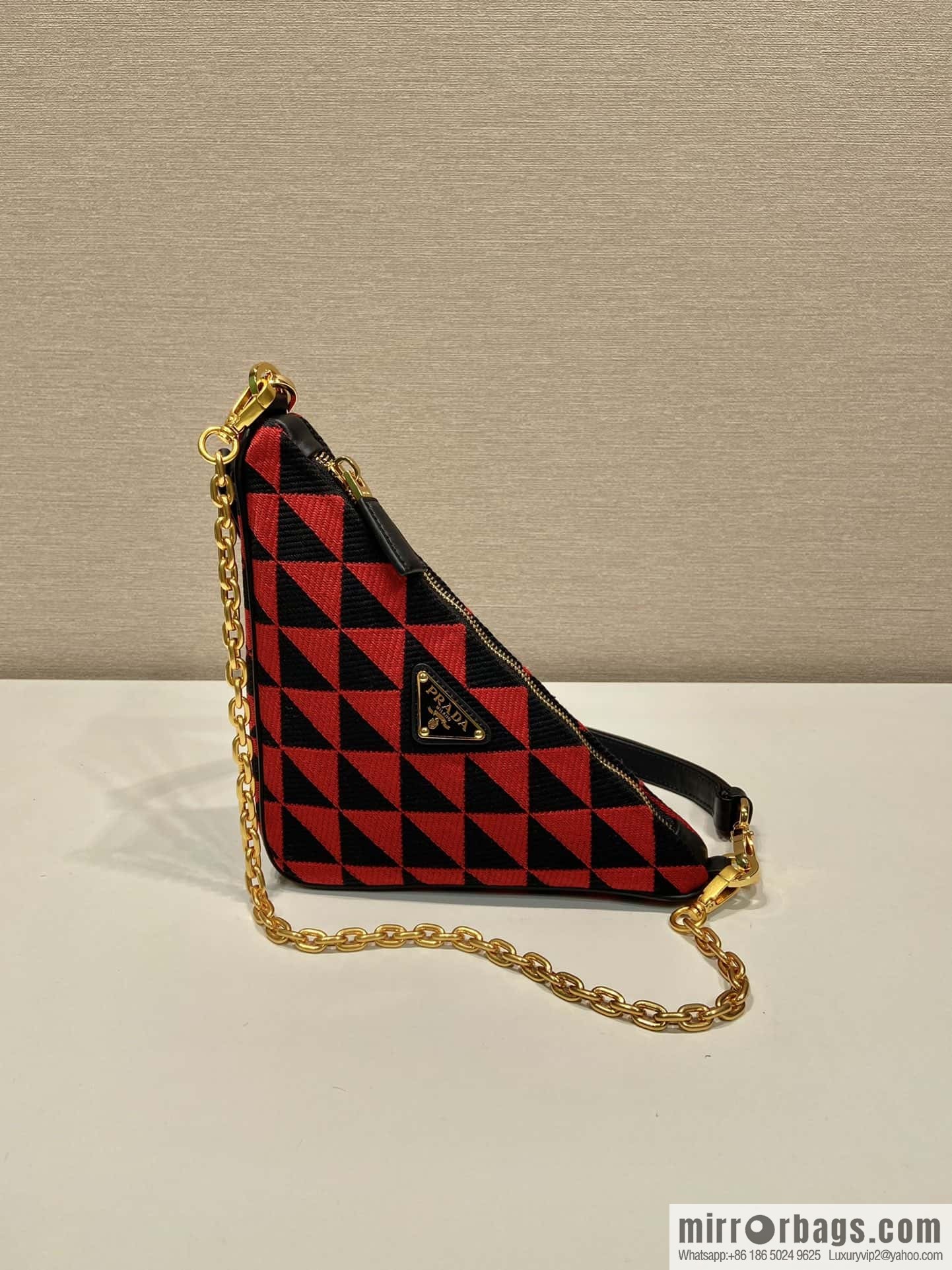 PRADA embroidery triangle bag 🎉 1BC543