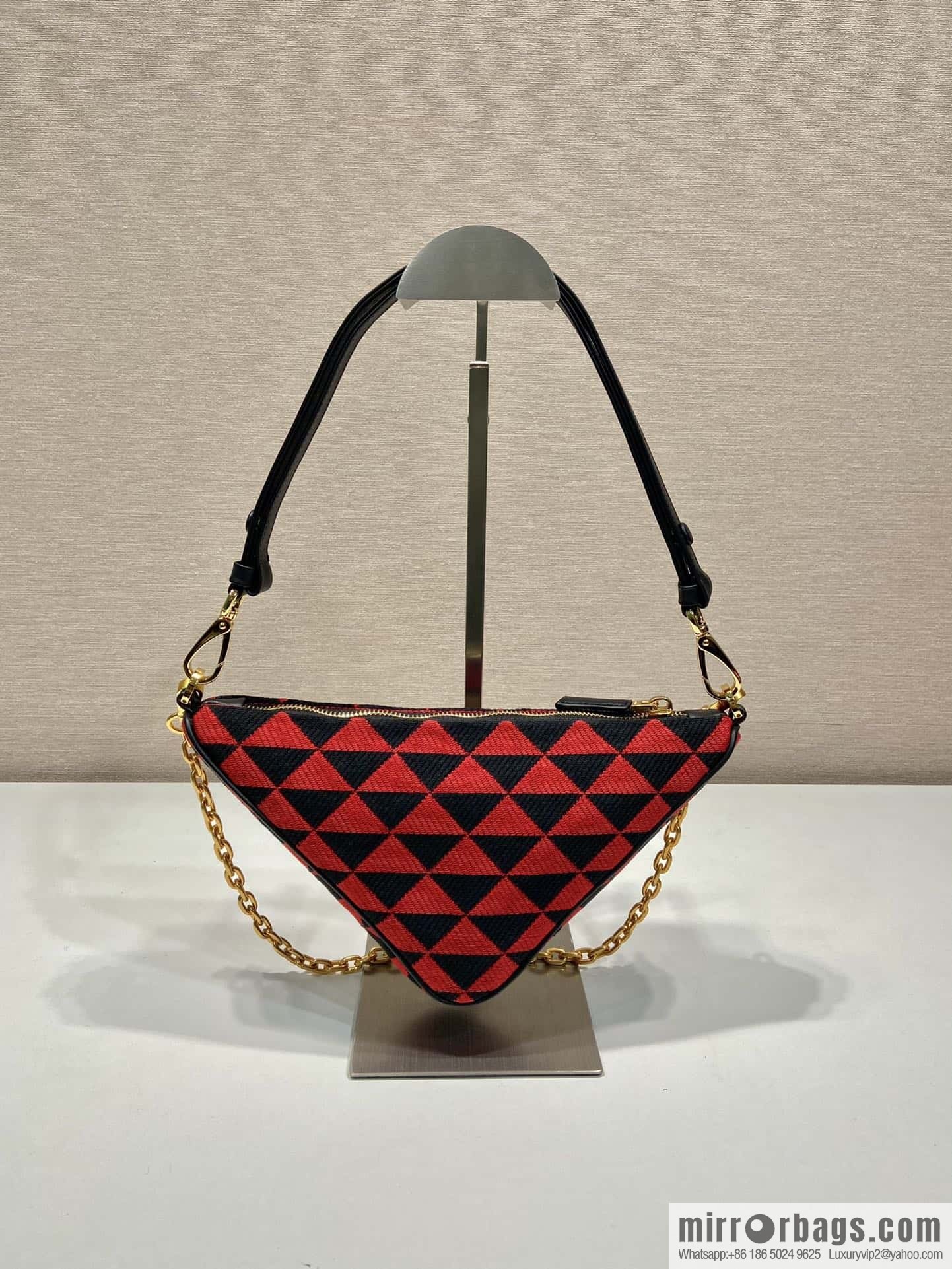 PRADA embroidery triangle bag 🎉 1BC543