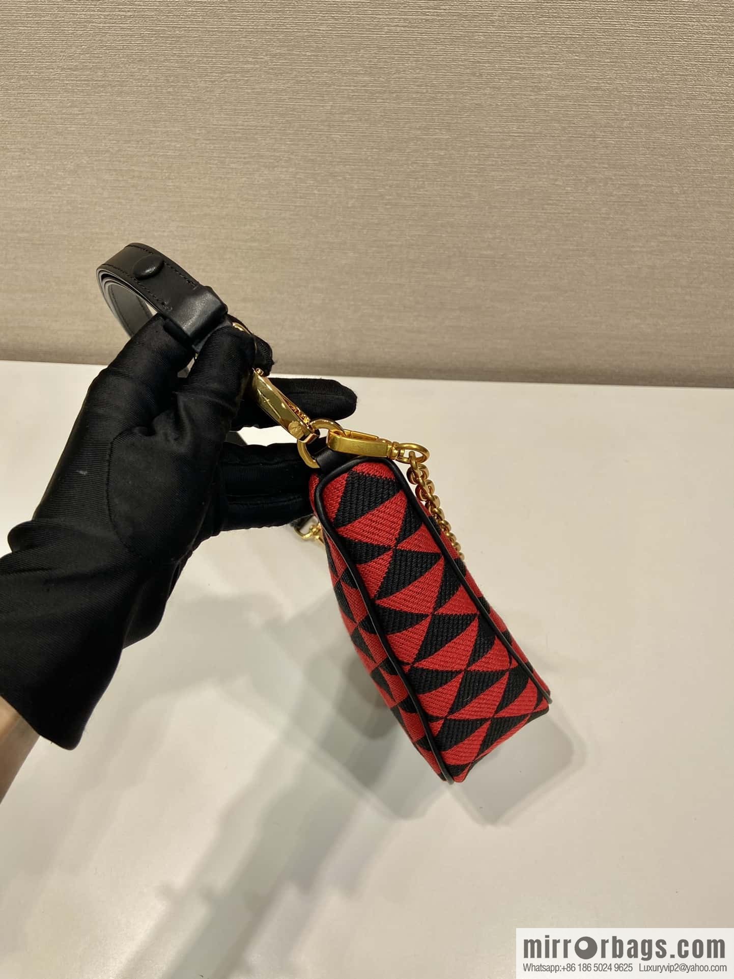 PRADA embroidery triangle bag 🎉 1BC543