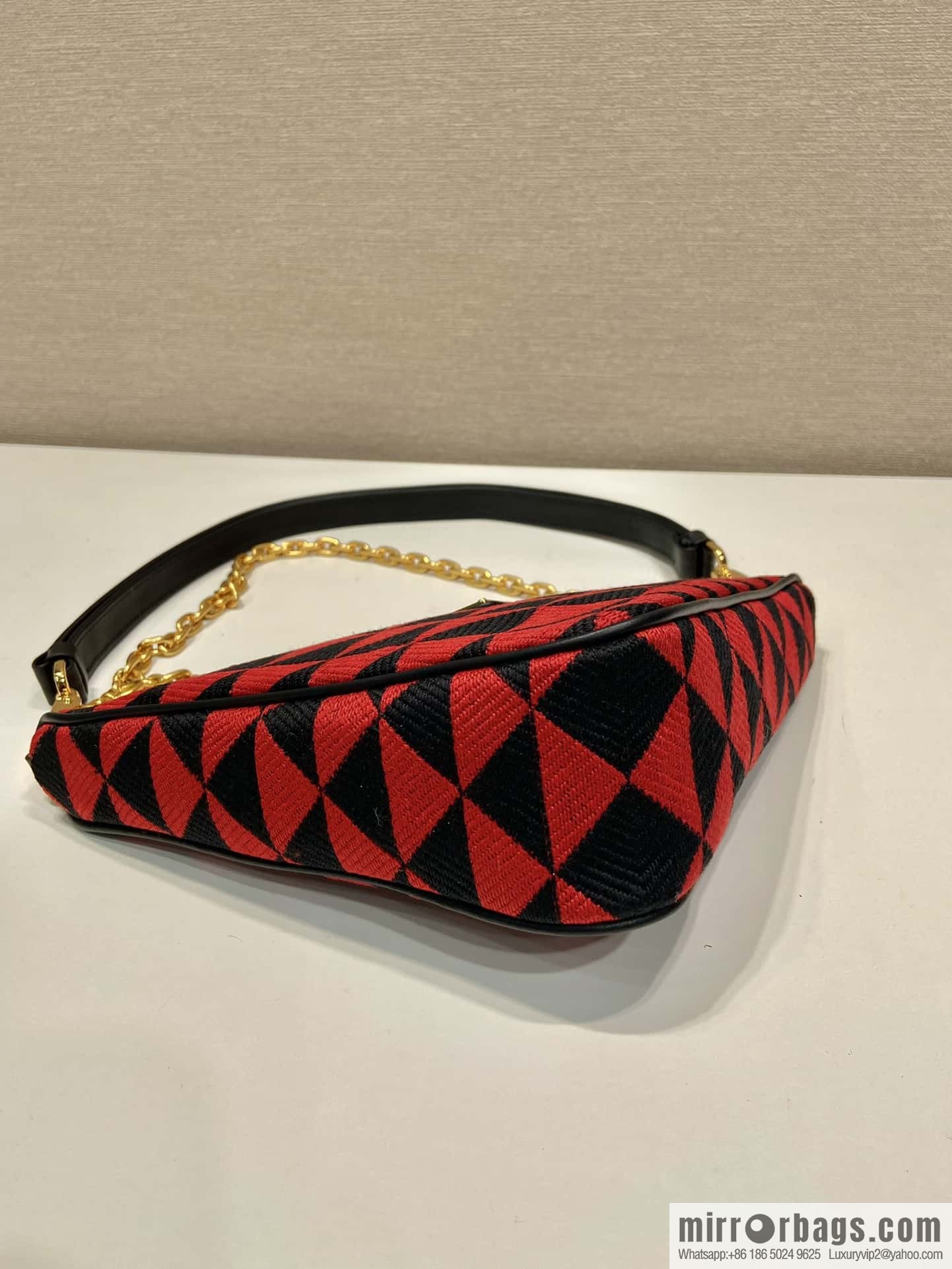 PRADA embroidery triangle bag 🎉 1BC543