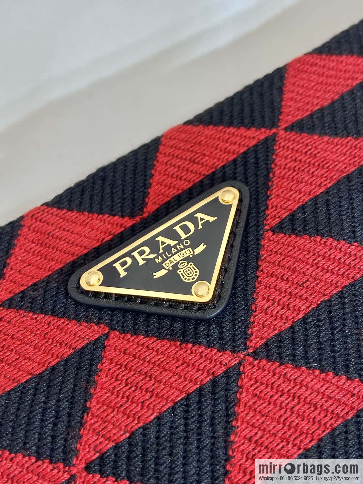 PRADA embroidery triangle bag 🎉 1BC543