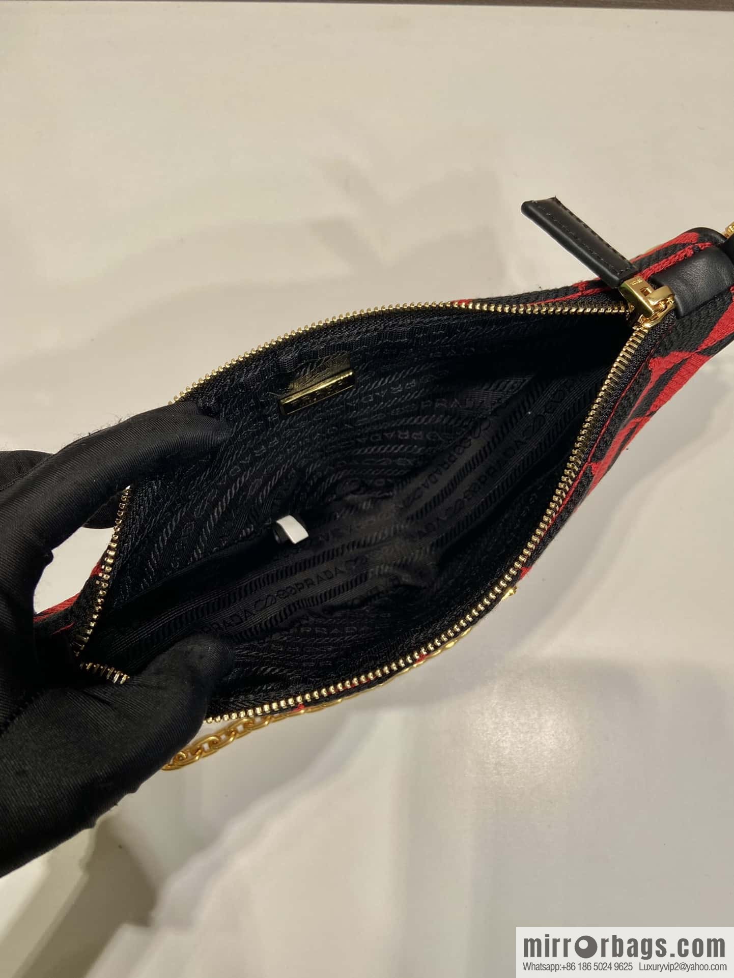 PRADA embroidery triangle bag 🎉 1BC543