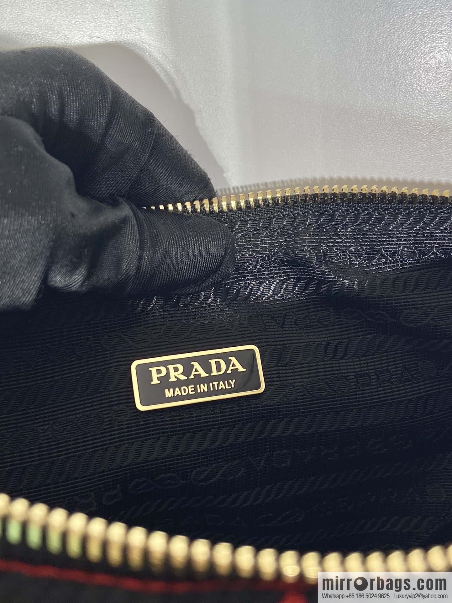 PRADA embroidery triangle bag 🎉 1BC543