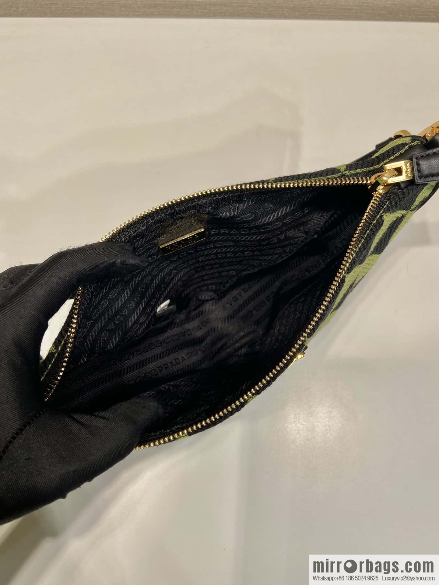 PRADA embroidery triangle bag 🎉 1BC543