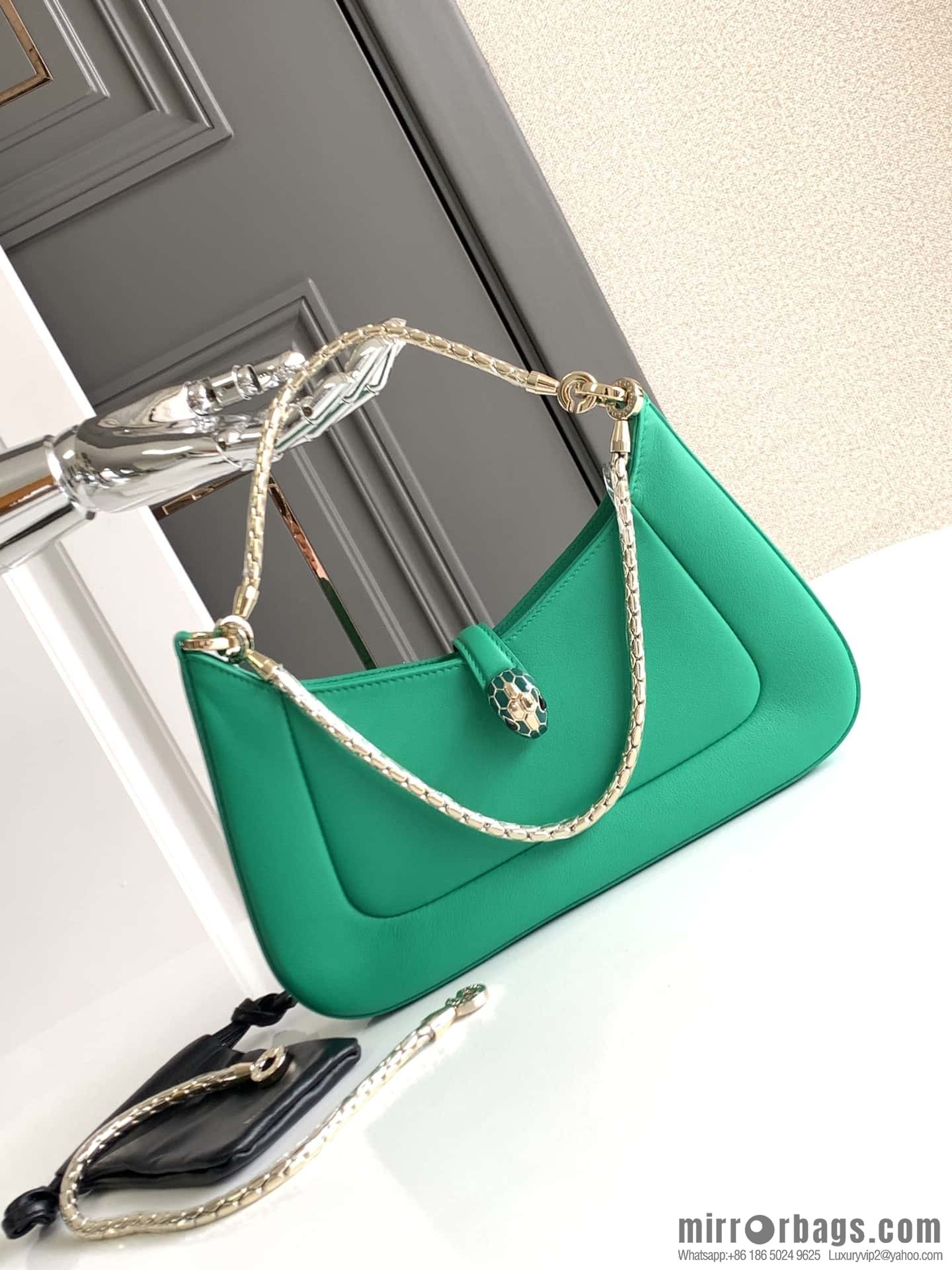 BVLGARI Bulgari SERPENTI BAIA series small shoulder bag 293208 emerald 27CM