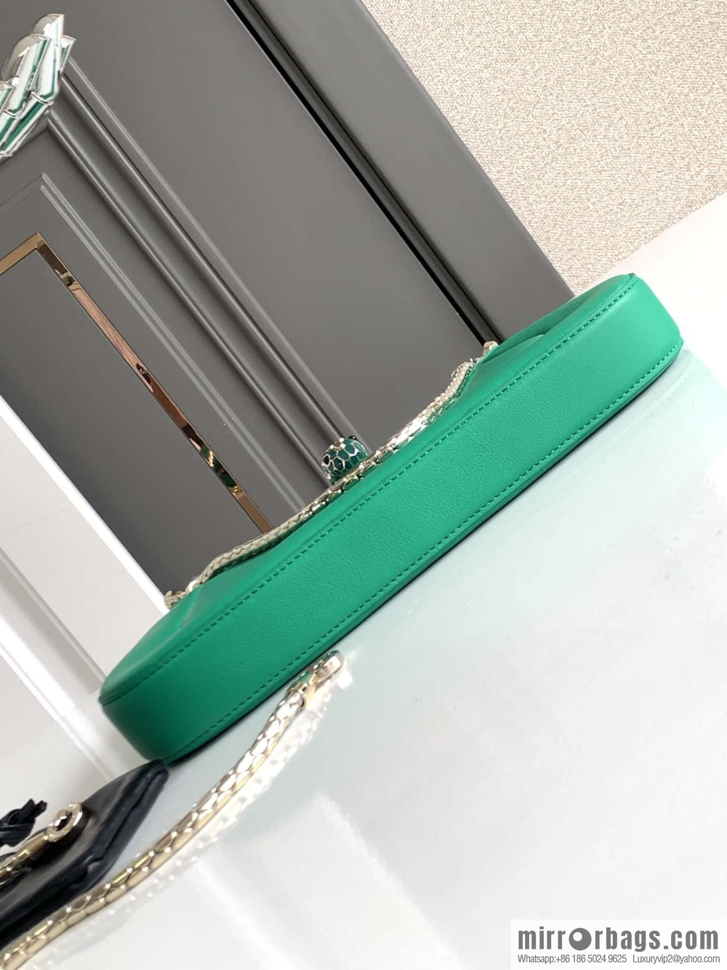 BVLGARI Bulgari SERPENTI BAIA series small shoulder bag 293208 emerald 27CM