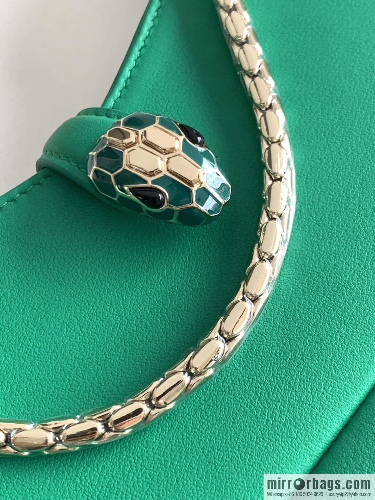 BVLGARI Bulgari SERPENTI BAIA series small shoulder bag 293208 emerald 27CM