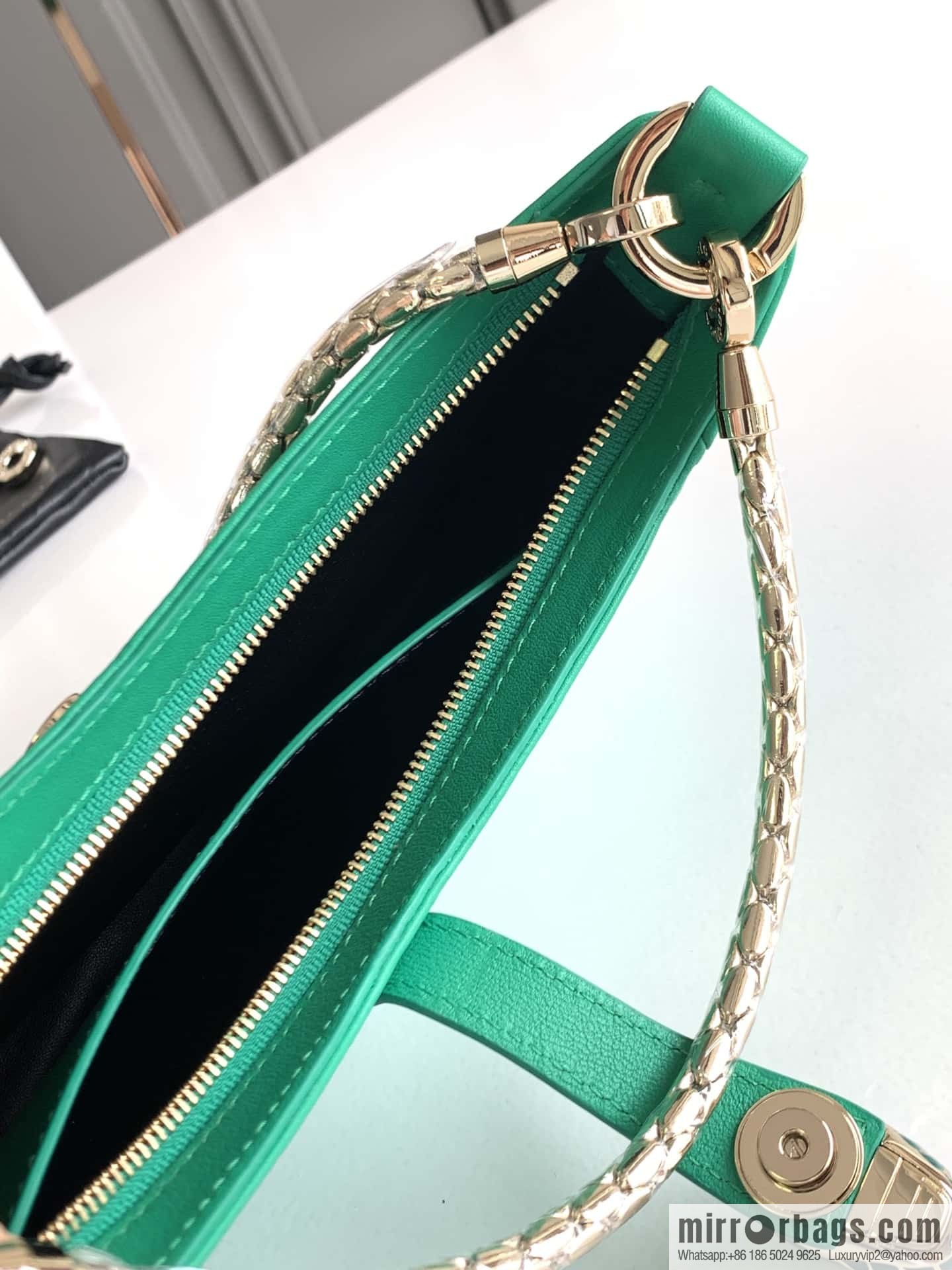 BVLGARI Bulgari SERPENTI BAIA series small shoulder bag 293208 emerald 27CM