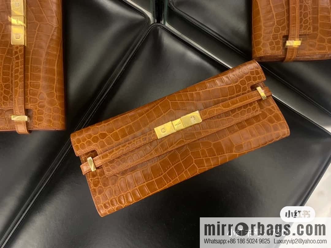 SAINT LAURENT YSL 𝗠𝗮𝗻𝗵𝗮𝘁𝘁𝗮𝗻 𝗖𝗹𝘂𝘁𝗰𝗵_ clutch bag 695949 crocodile pattern, brown